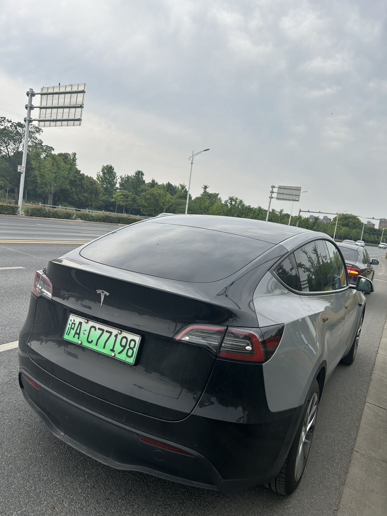 Tesla Model Y 2023 car image #5
