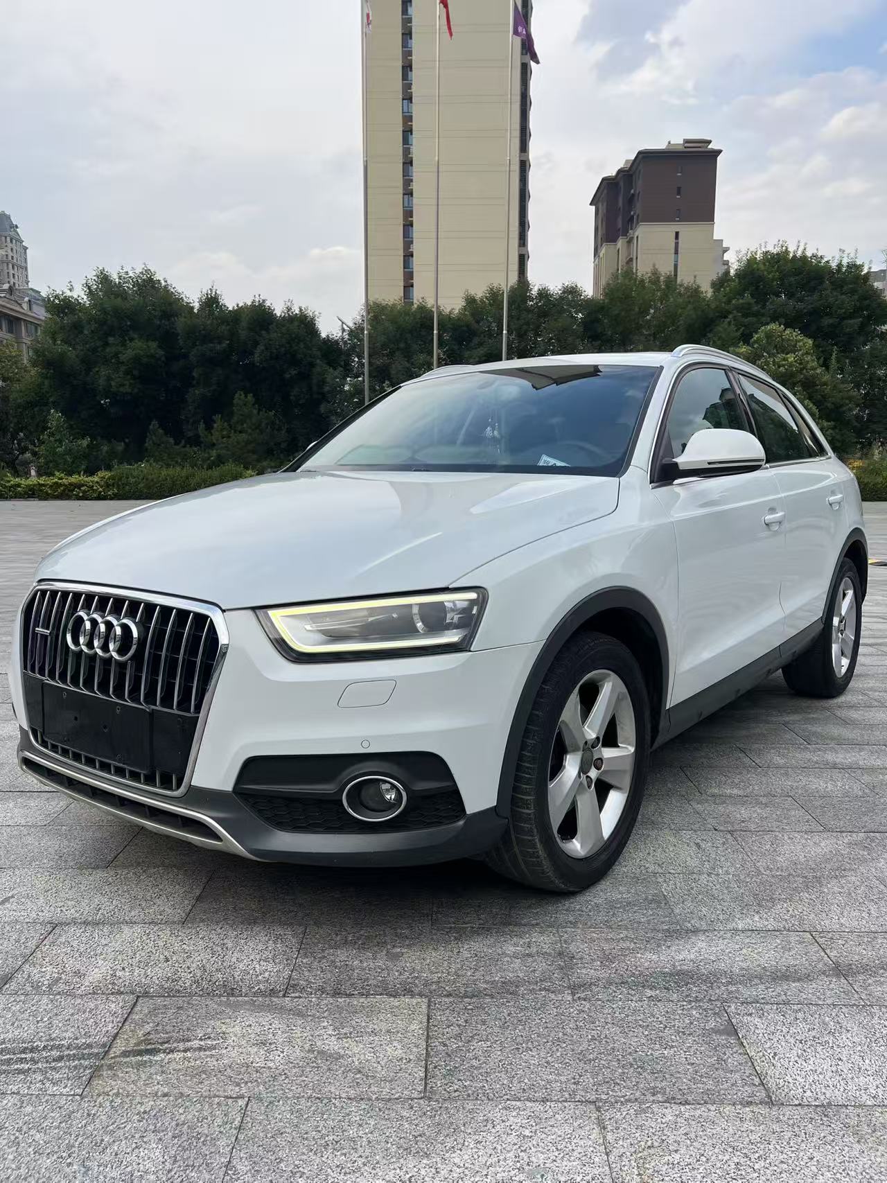 Audi Q3 (Imported) 2014 car image #2