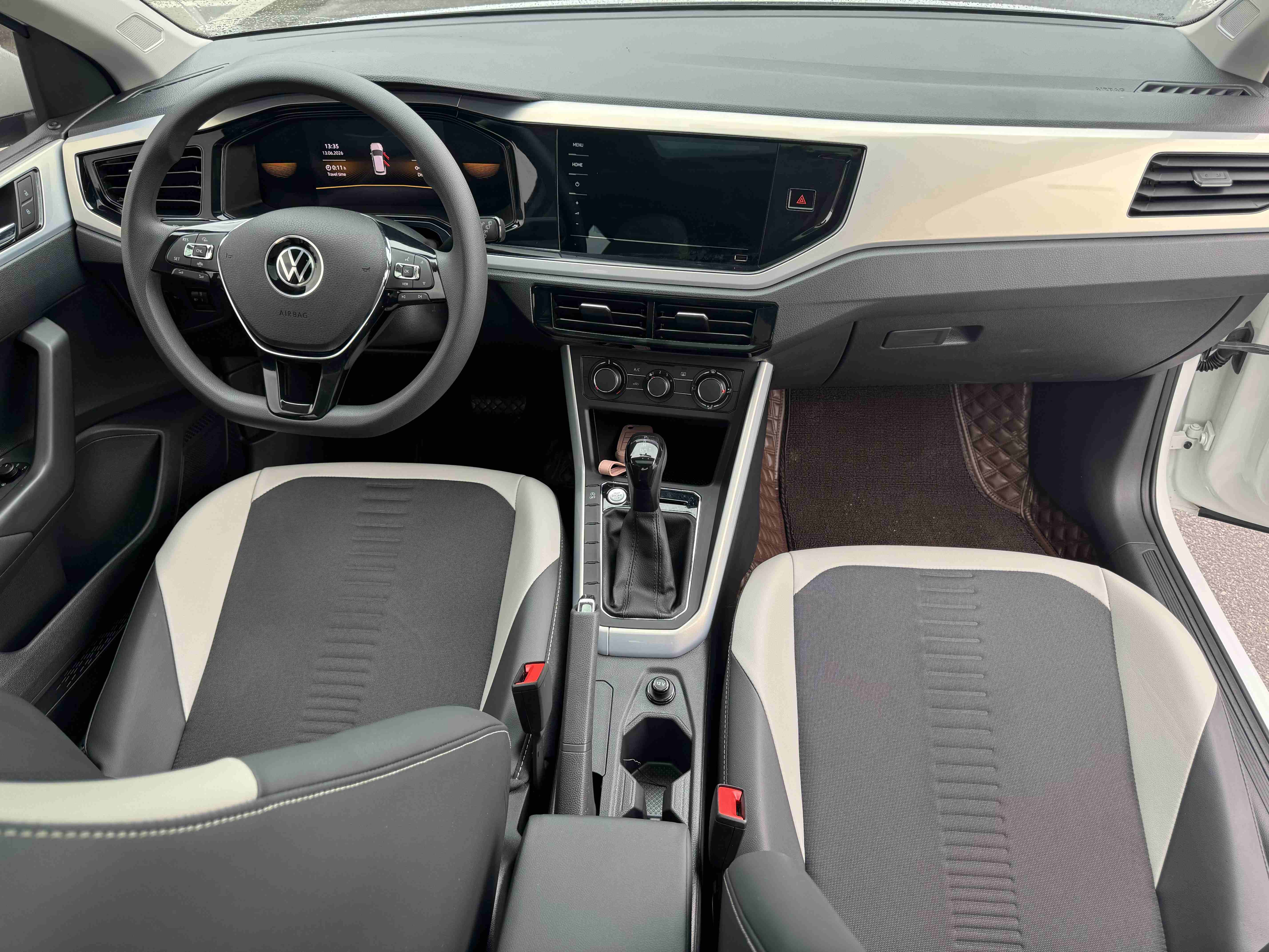 Volkswagen Polo 2022 car image #14