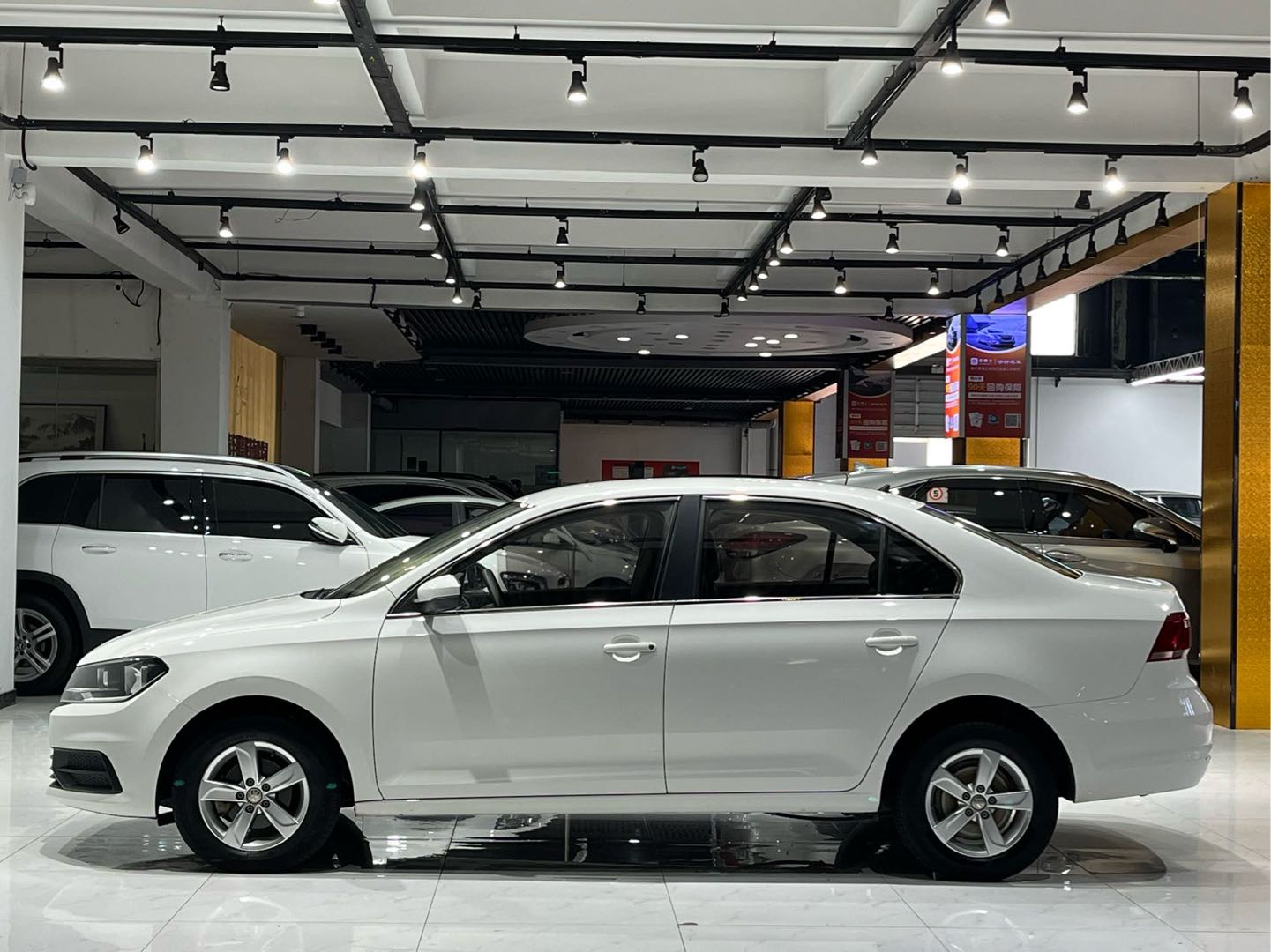 Volkswagen Santana 2018 car image #5