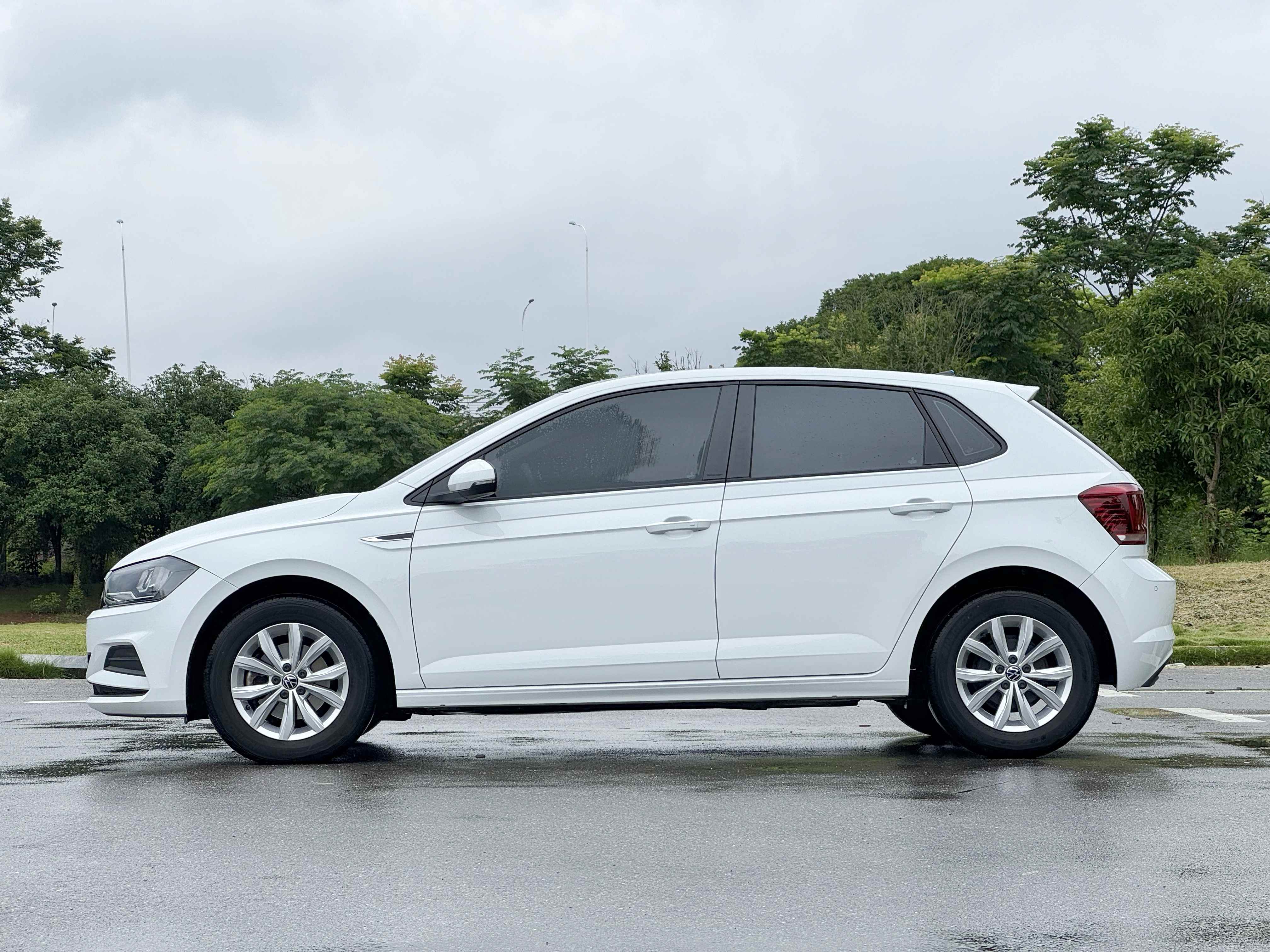 Volkswagen Polo 2022 car image #8