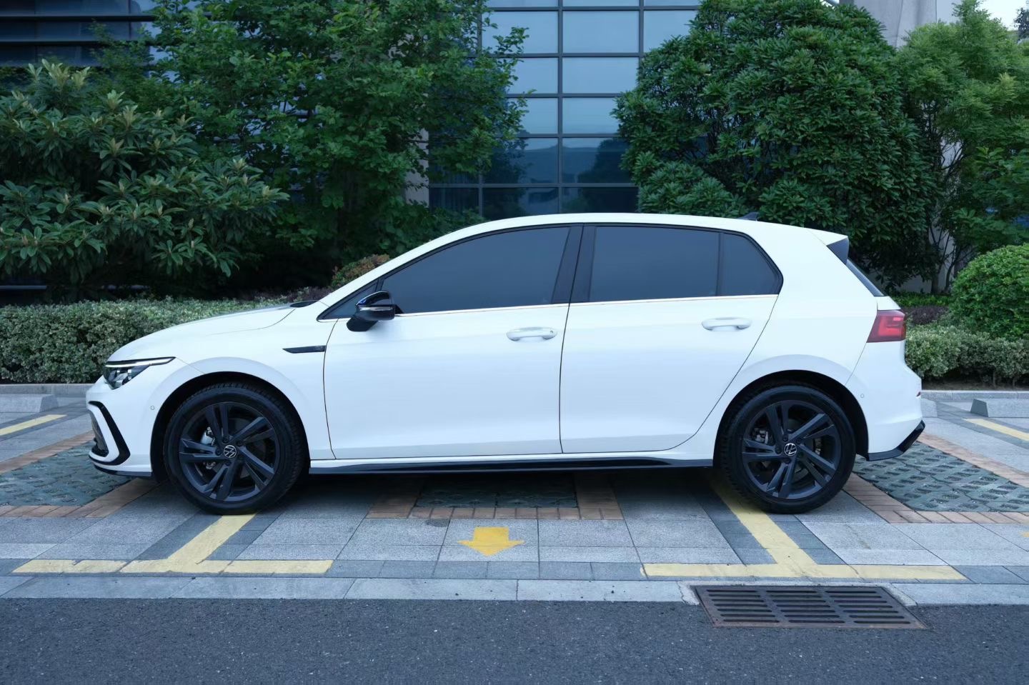 Volkswagen Golf 2024 car image #6