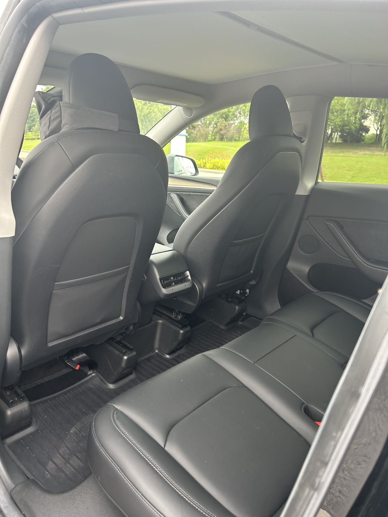 Tesla Model Y 2023 car image #8