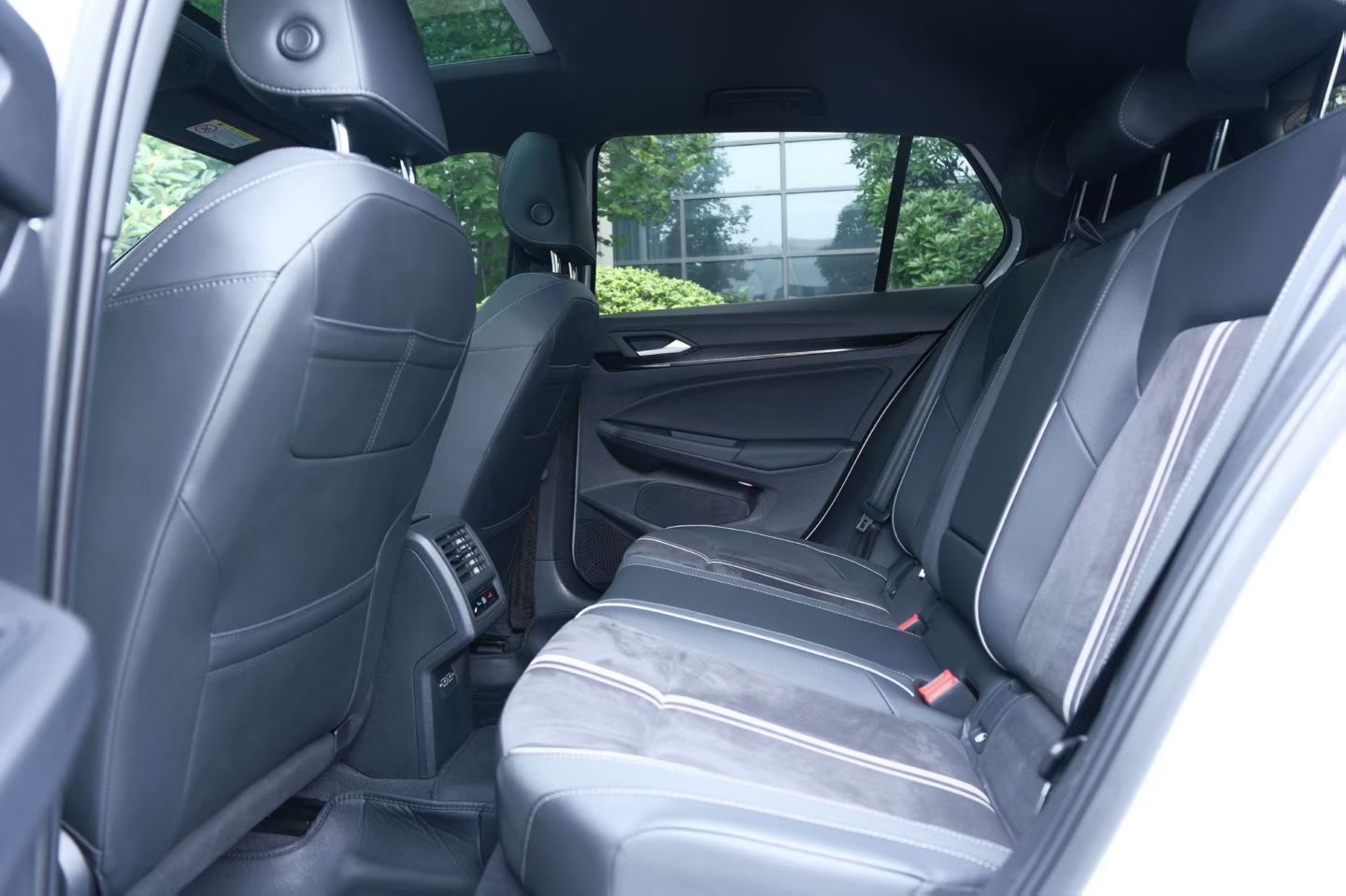 Volkswagen Golf 2024 car image #8