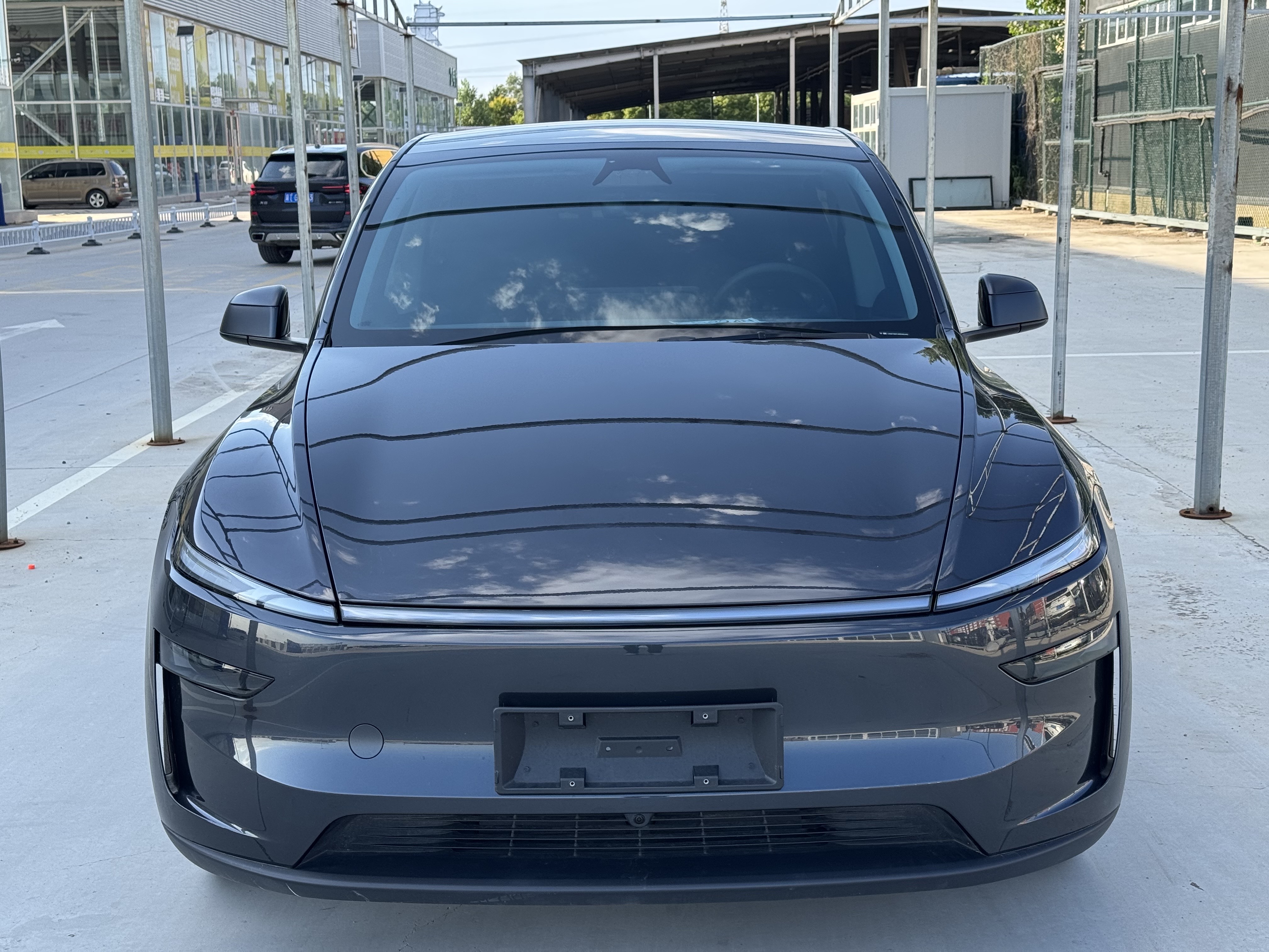 Tesla Model Y 2025 #4 Tesla Model Y 2025 car image #4