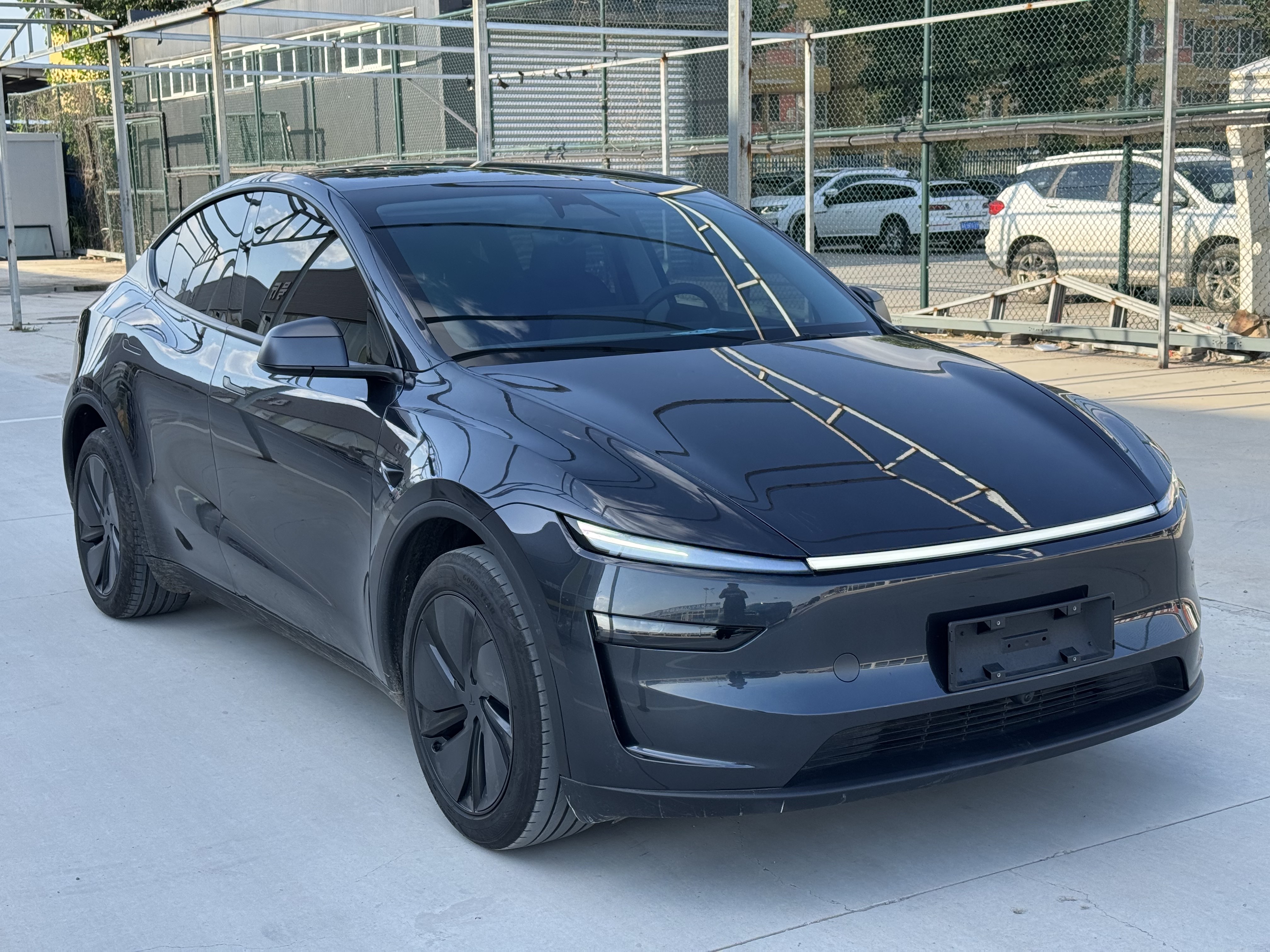 Tesla Model Y 2025 #7 Tesla Model Y 2025 car image #7