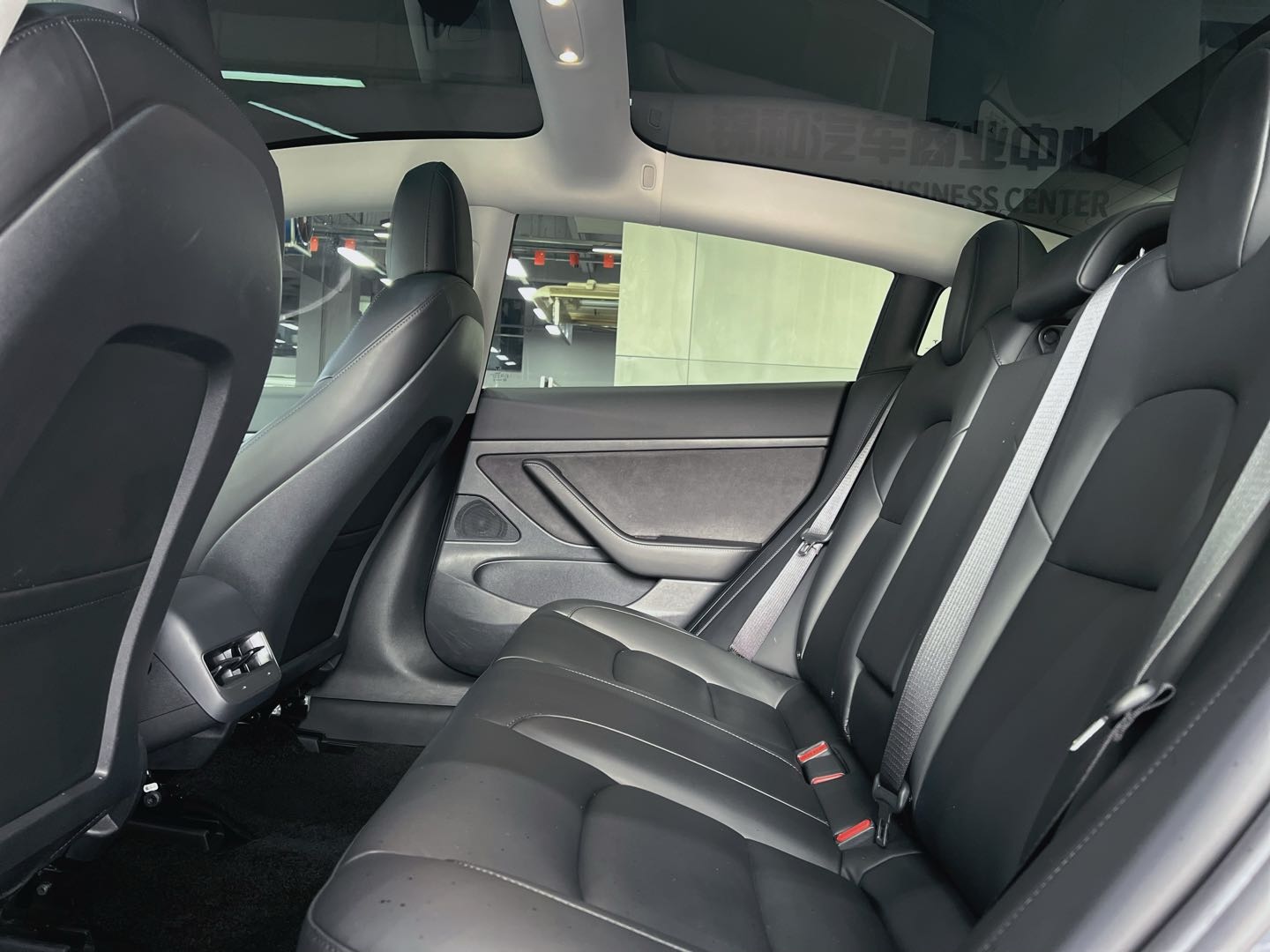 Tesla Model 3 2020 car image #11