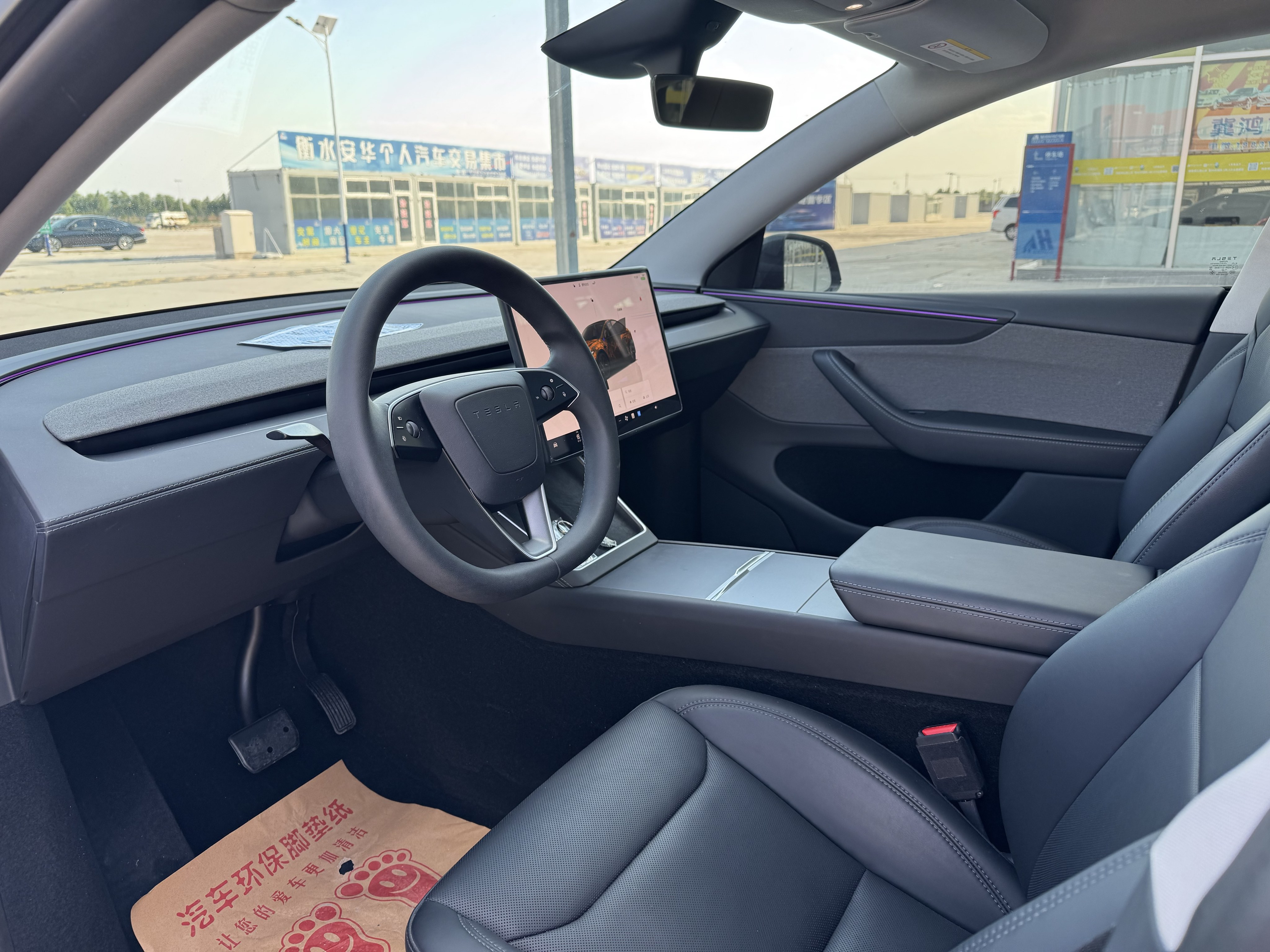 Tesla Model Y 2025 #5 Tesla Model Y 2025 car image #5