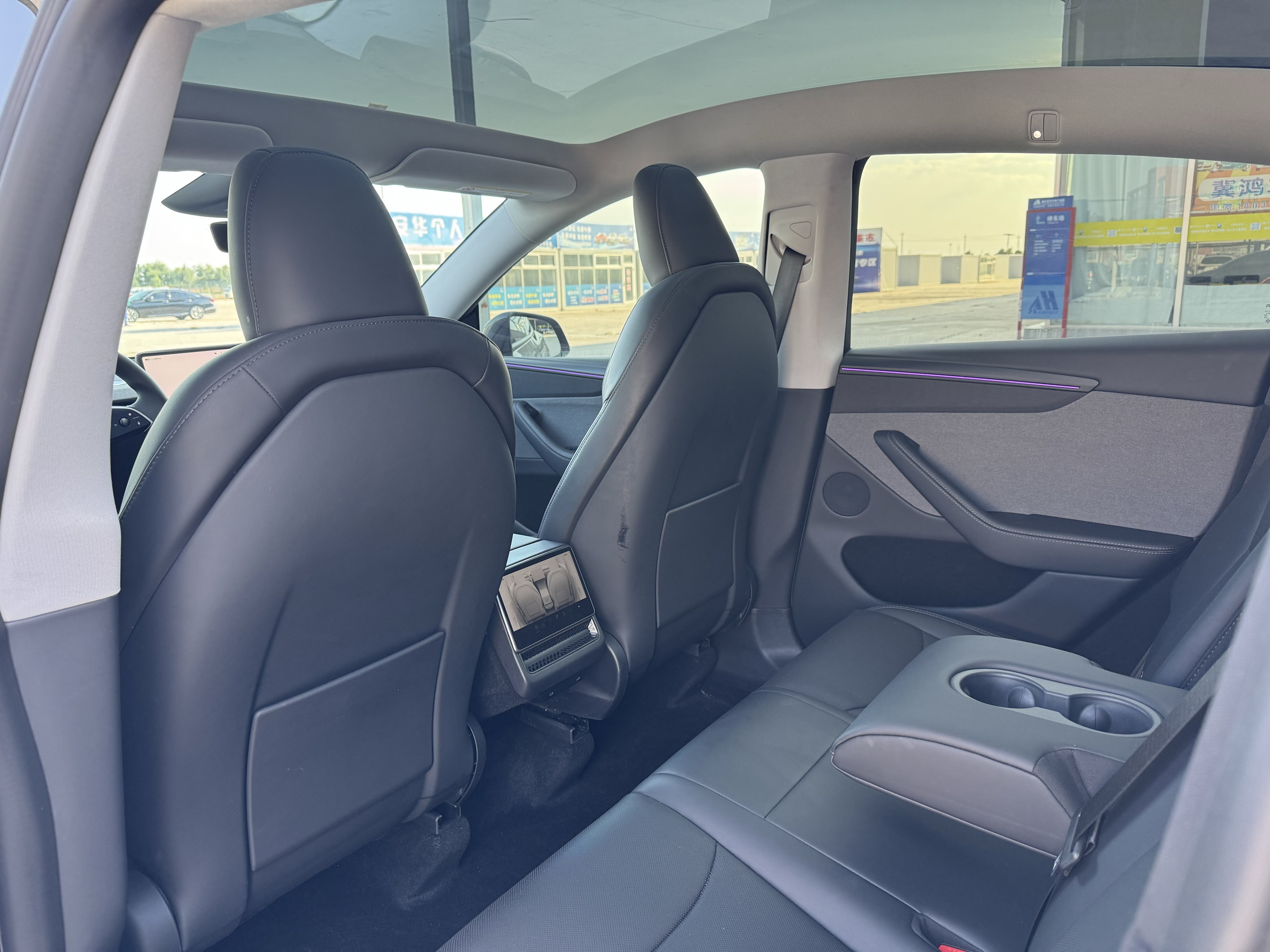 Tesla Model Y 2025 #8 Tesla Model Y 2025 car image #8
