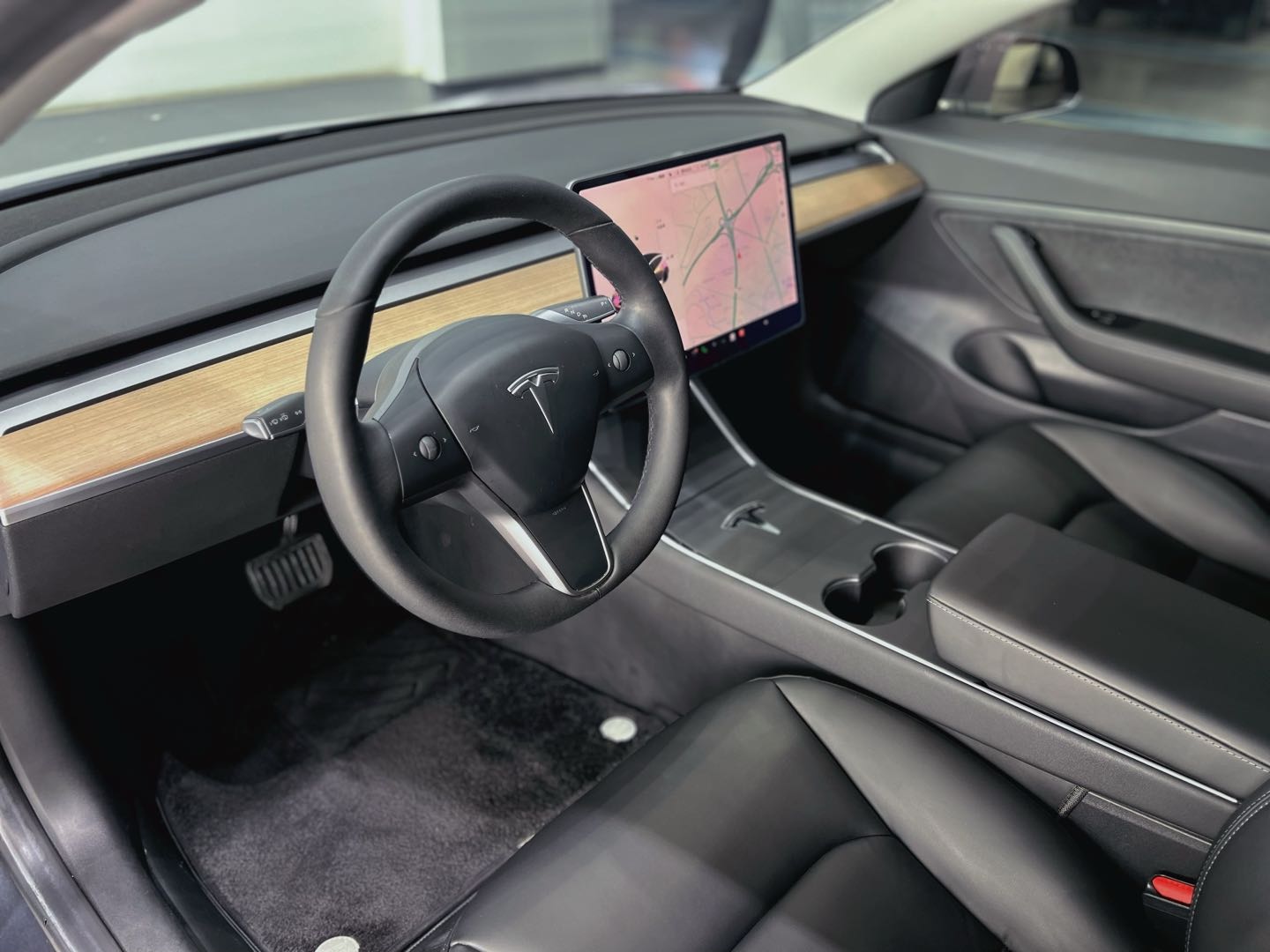 Tesla Model 3 2020 car image #10