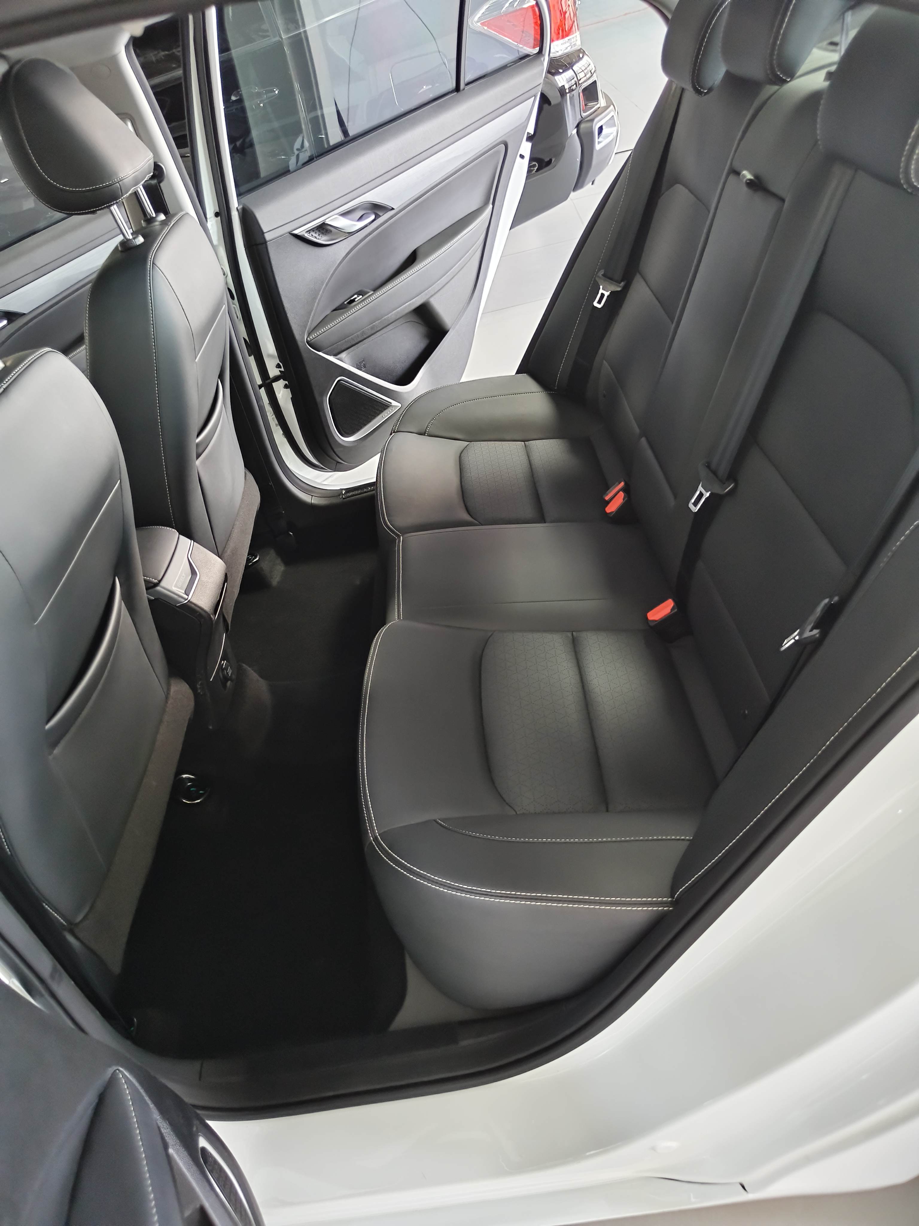 GEELY Emgrand 2021 #8 GEELY Emgrand 2021 car image #8