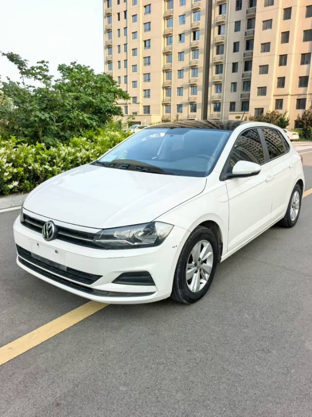Volkswagen Polo 2020 car image #2