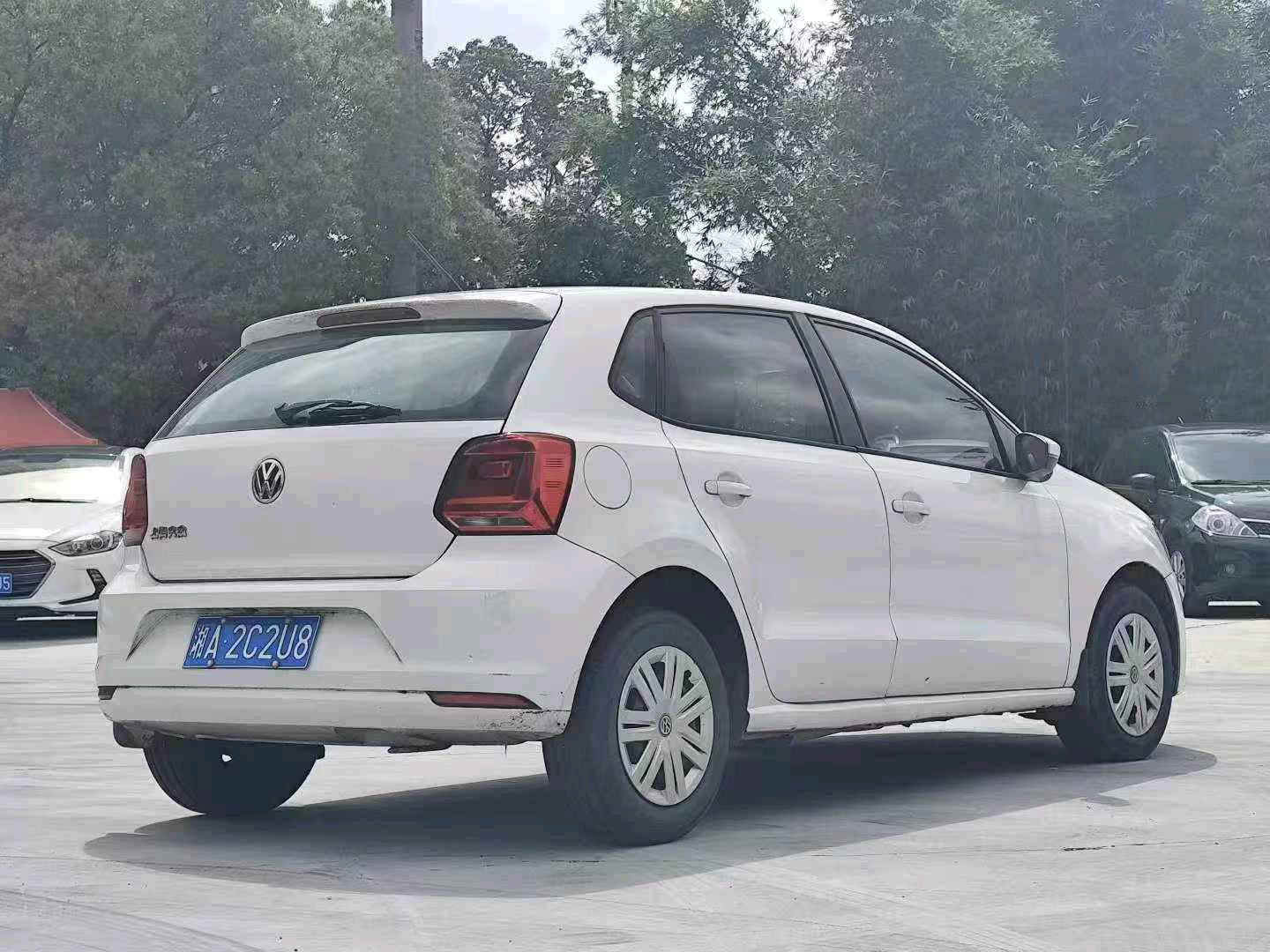 Volkswagen Polo 2016 car image #11
