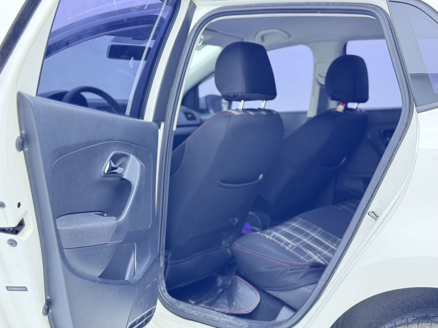 Volkswagen Polo 2015 car image #8