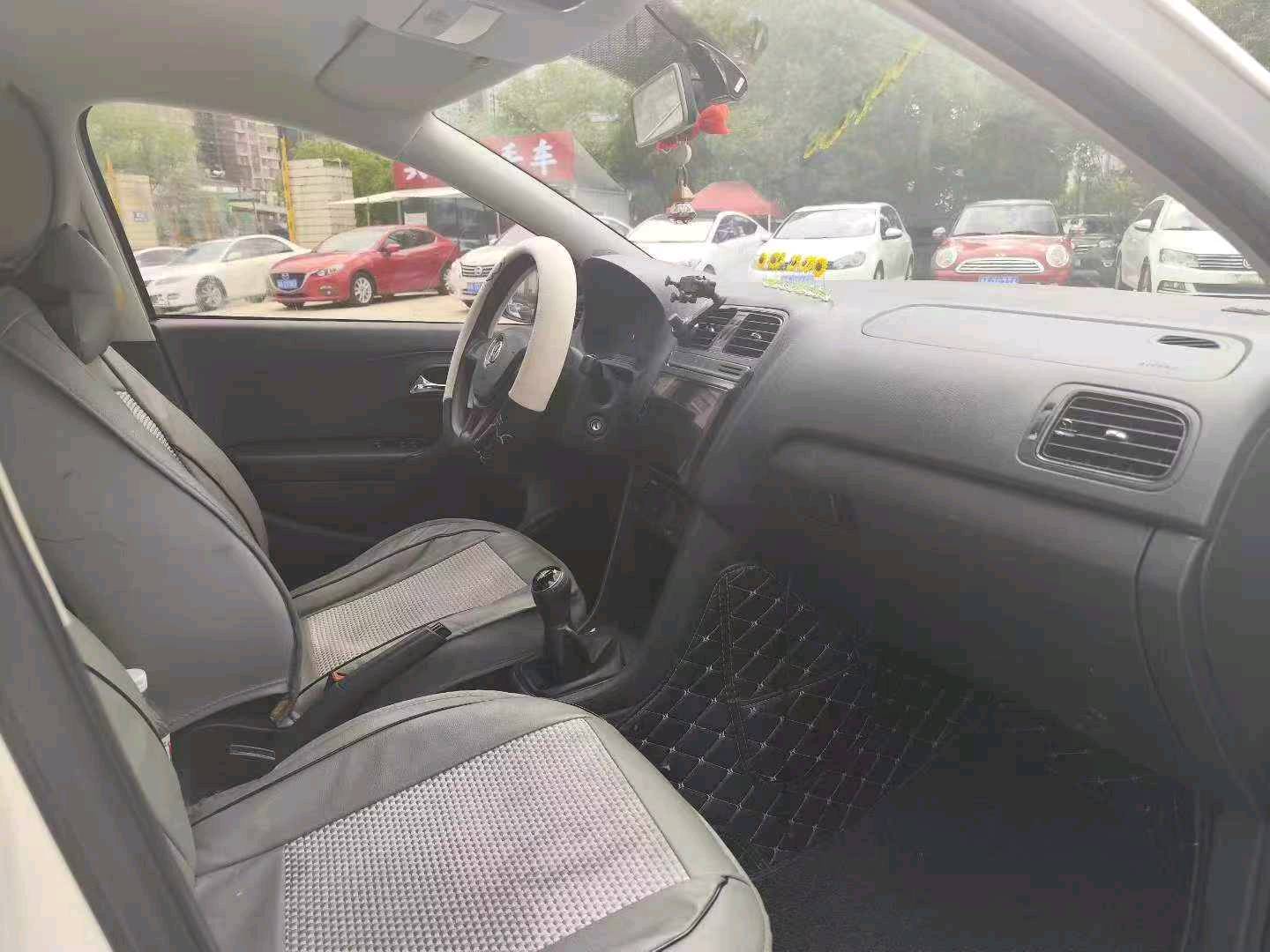 Volkswagen Polo 2016 car image #7