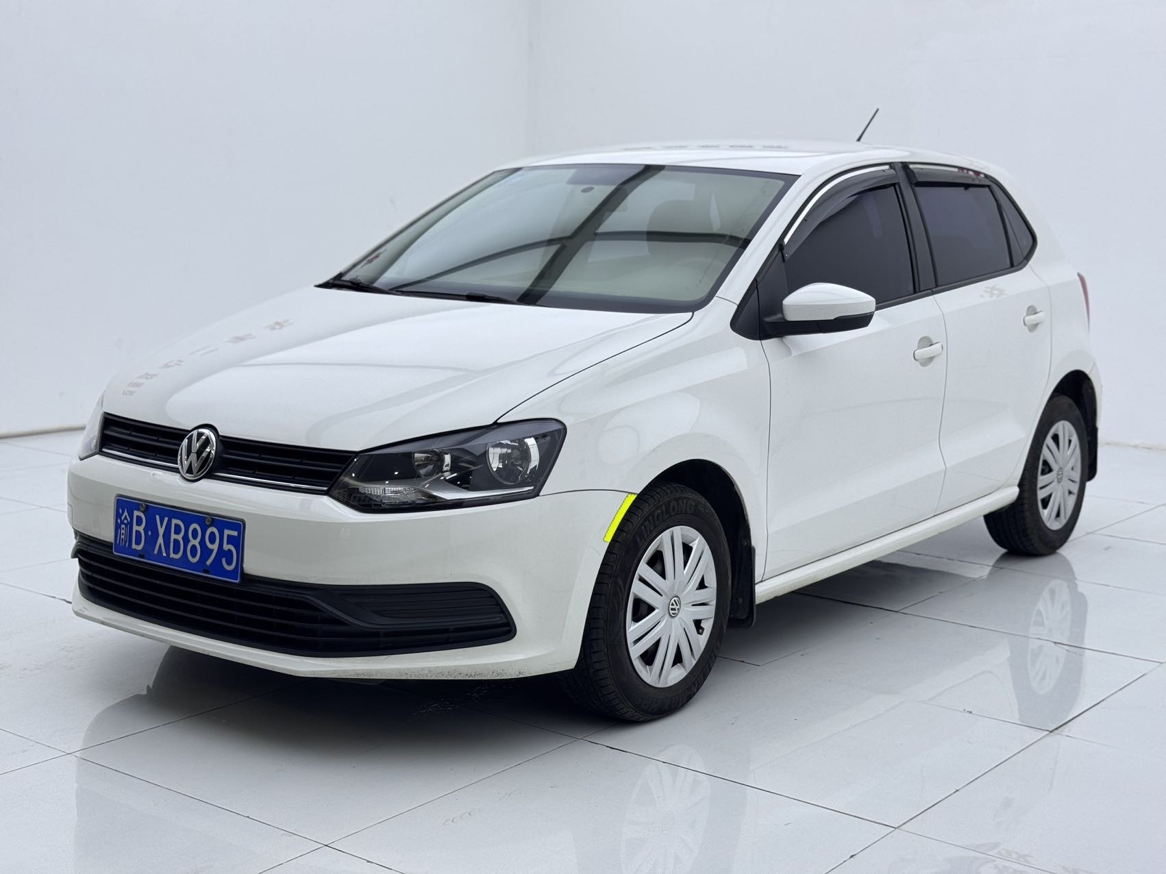 Volkswagen Polo 2015 car image #2