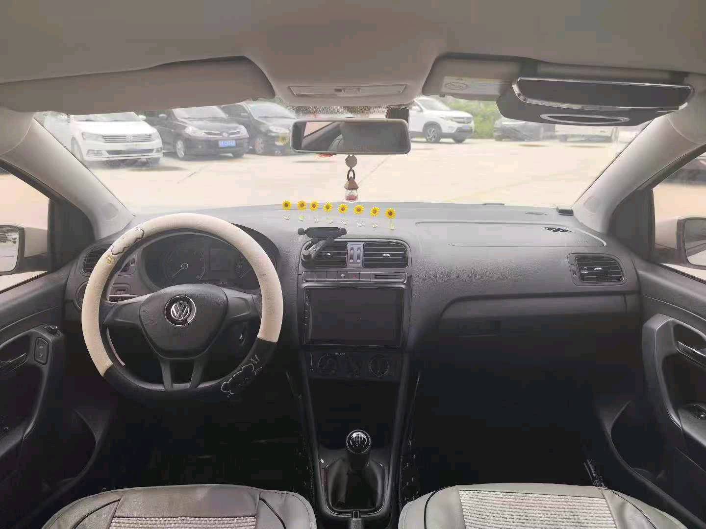 Volkswagen Polo 2016 car image #8