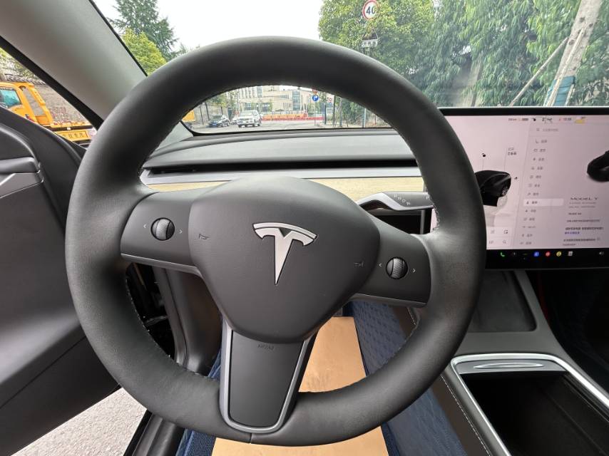 Tesla Model Y 2023 #6 Tesla Model Y 2023 car image #6