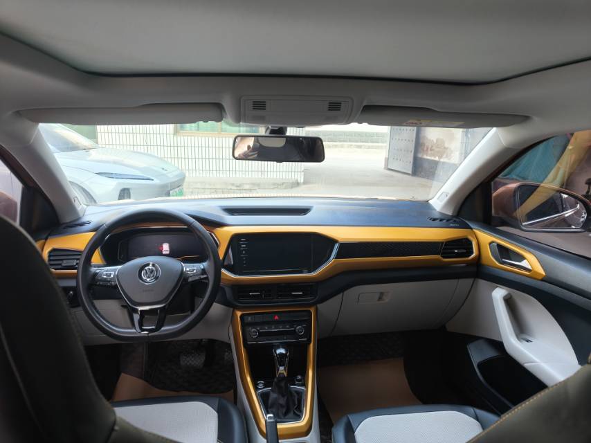 Volkswagen T-Cross 2019 #9 Volkswagen T-Cross 2019 car image #9