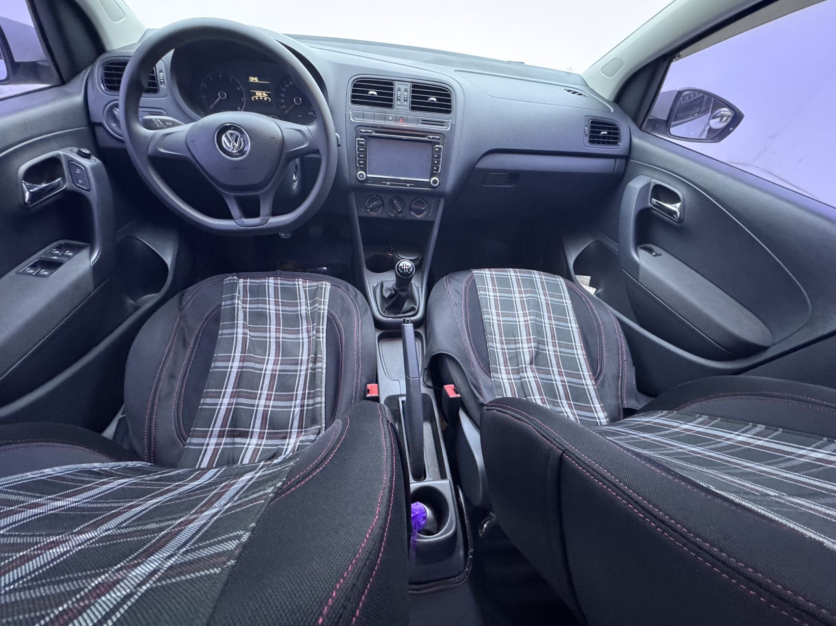 Volkswagen Polo 2015 car image #9