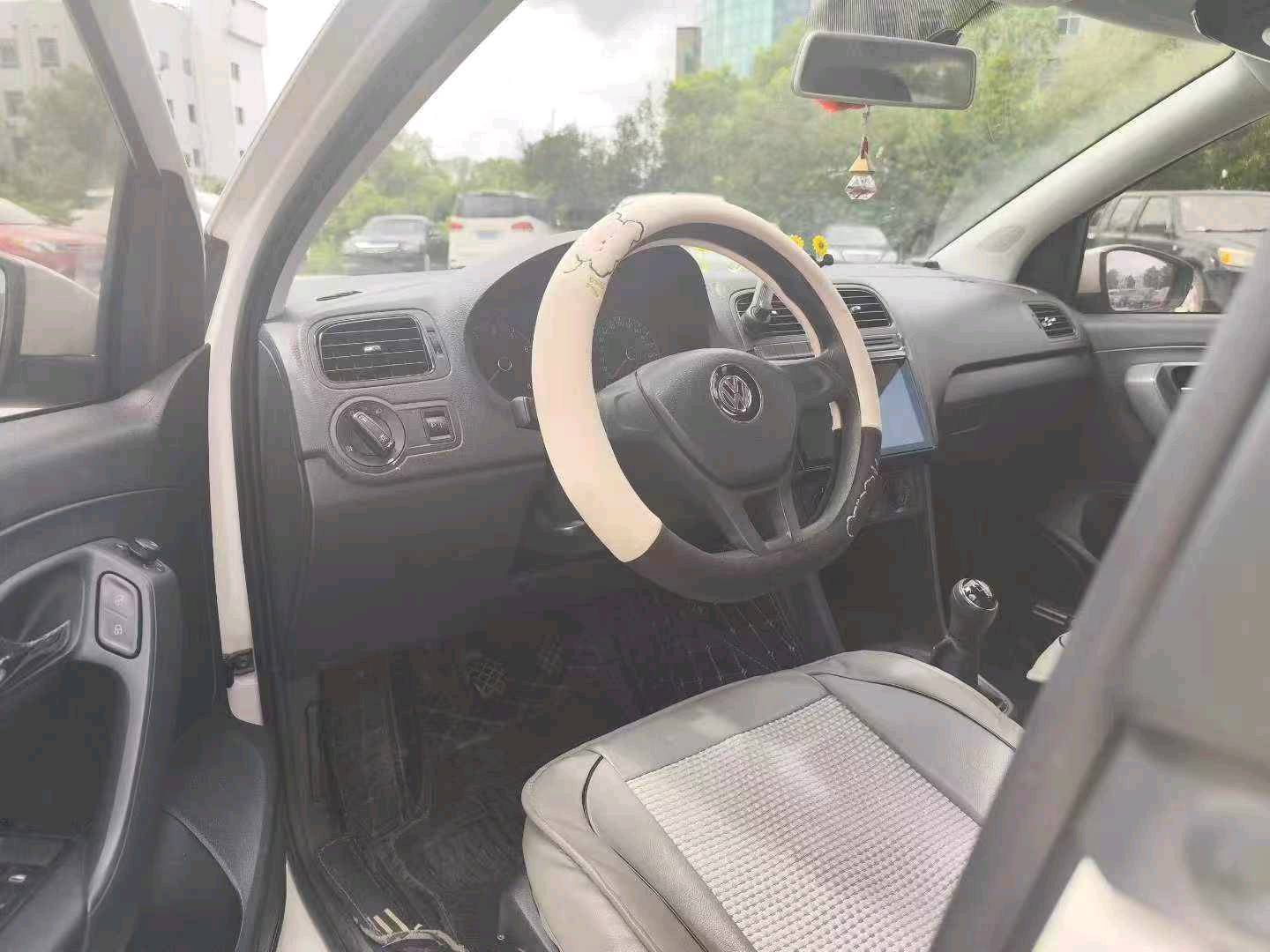 Volkswagen Polo 2016 car image #6