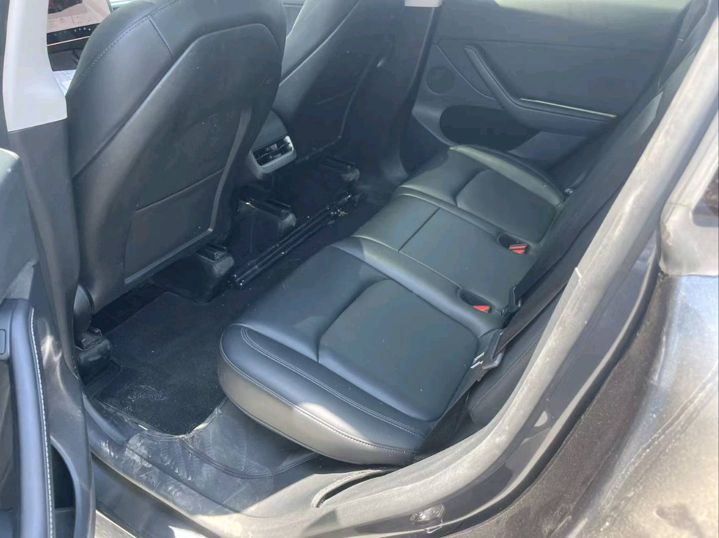 Tesla Model Y 2024 #6 Tesla Model Y 2024 car image #6
