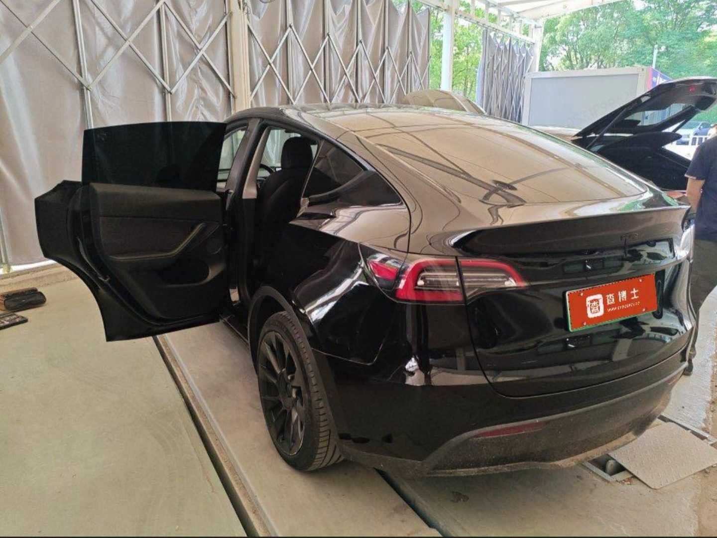 Tesla Model Y 2021 car image #9