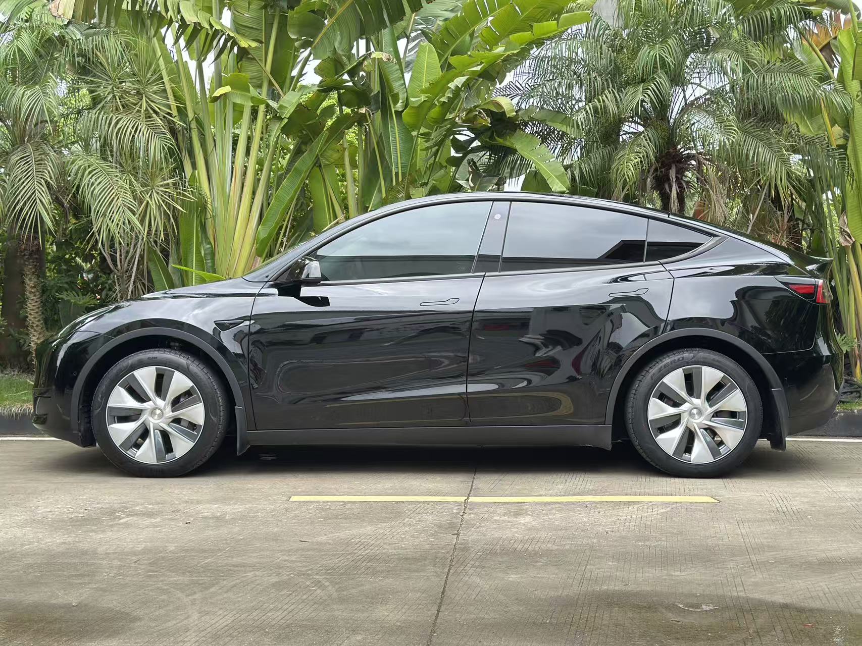 Tesla Model Y 2022 #5 Tesla Model Y 2022 car image #5