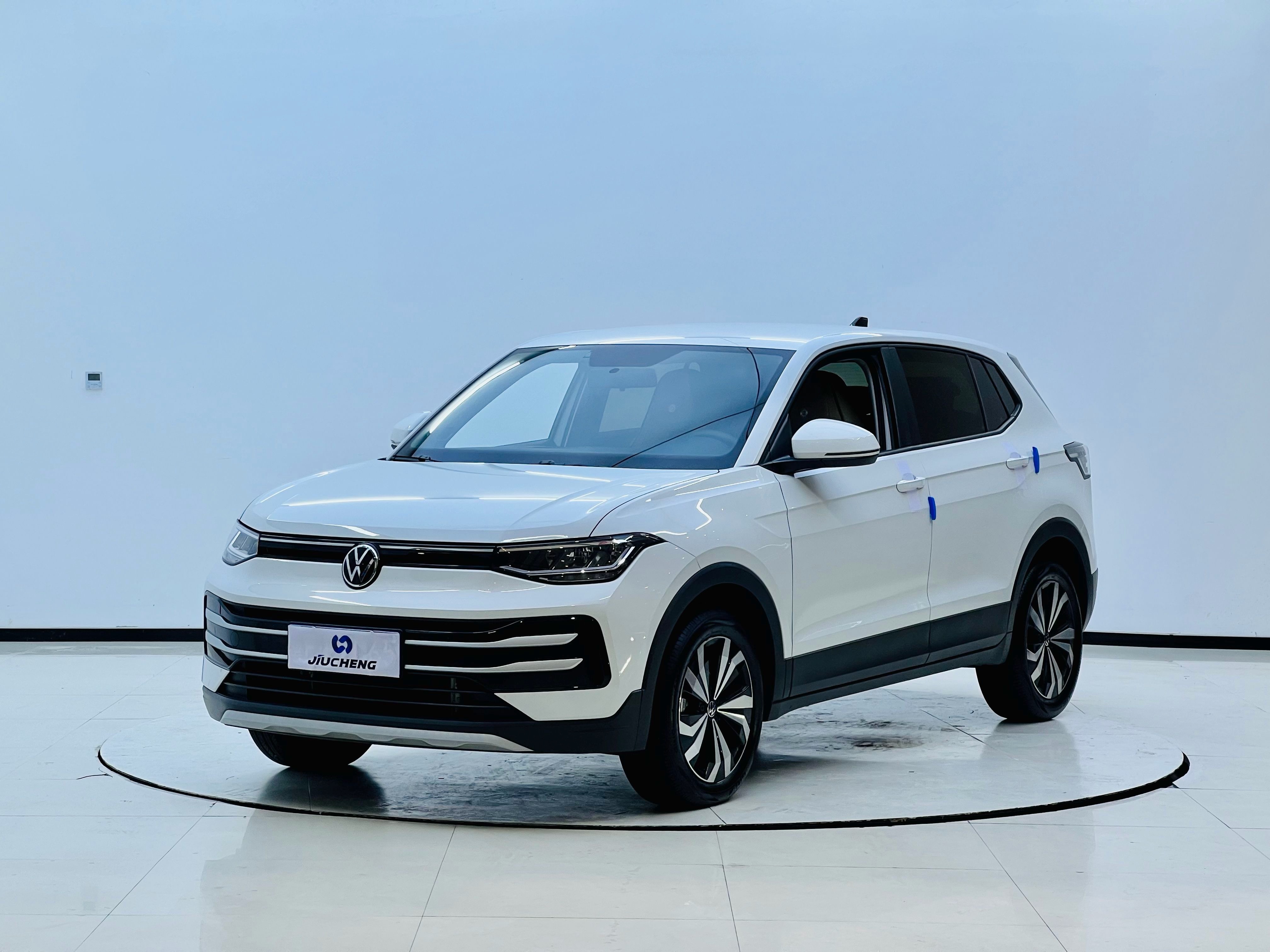 Volkswagen Tharu 2024 car image #2