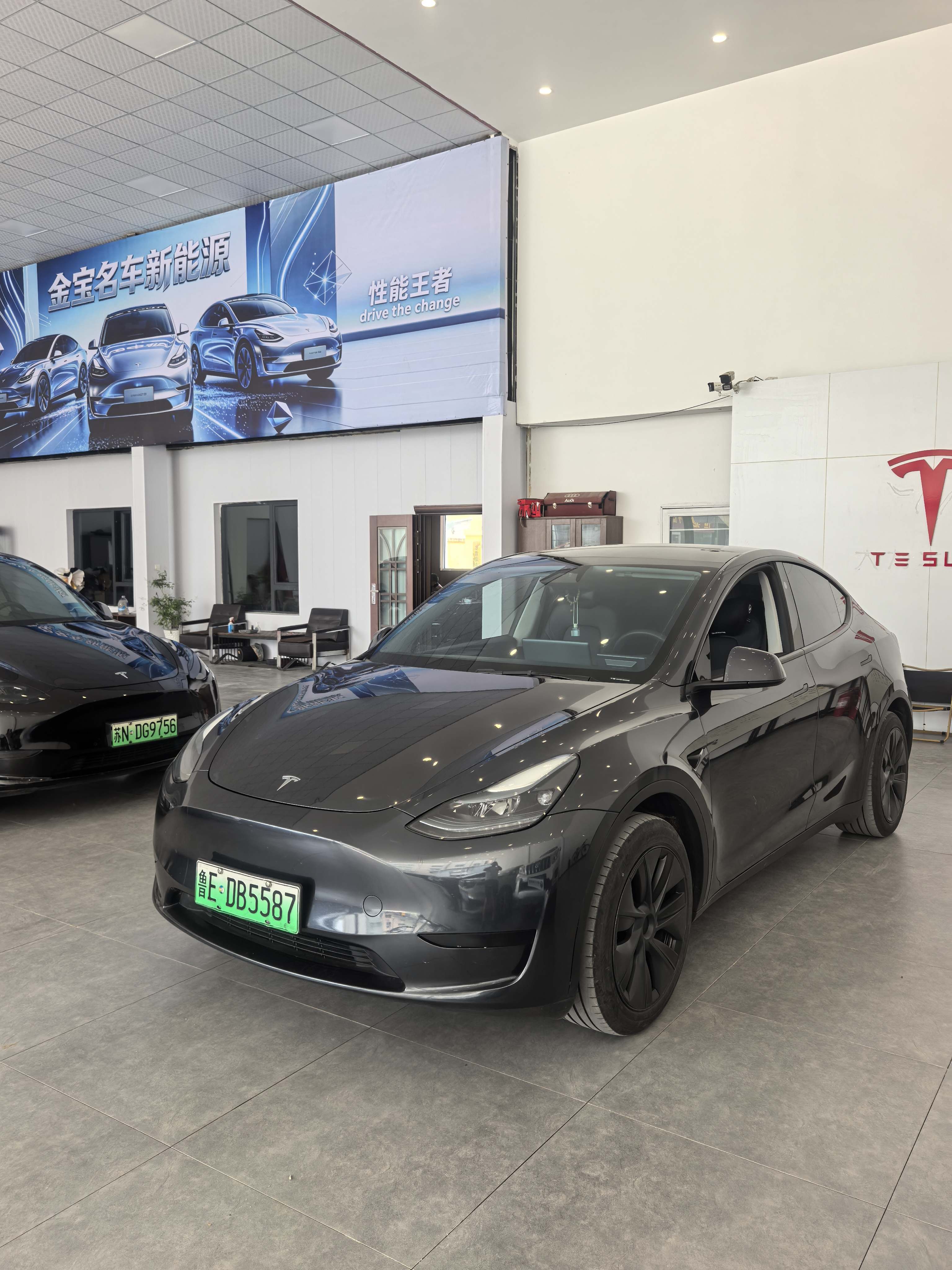 Tesla Model Y 2024 car image #2