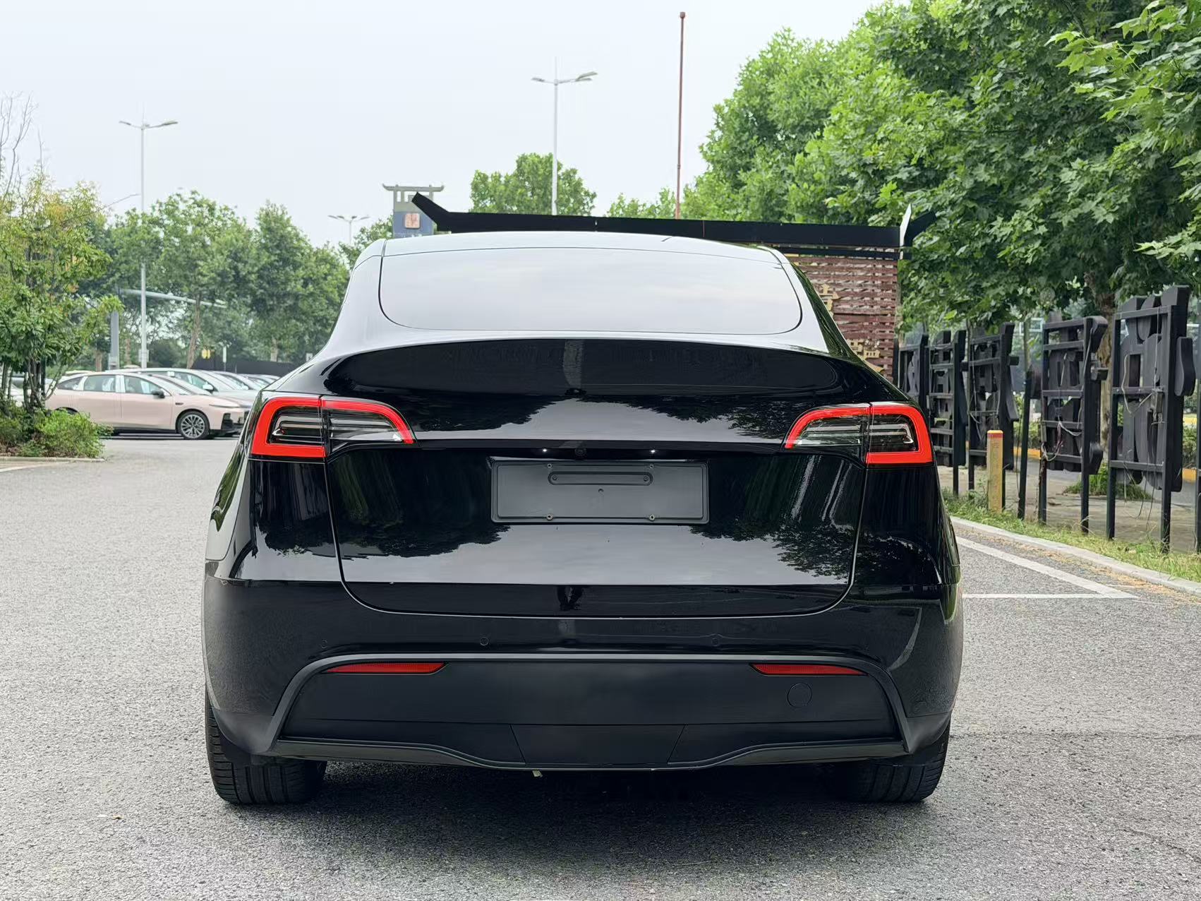 Tesla Model Y 2023 #7 Tesla Model Y 2023 car image #7
