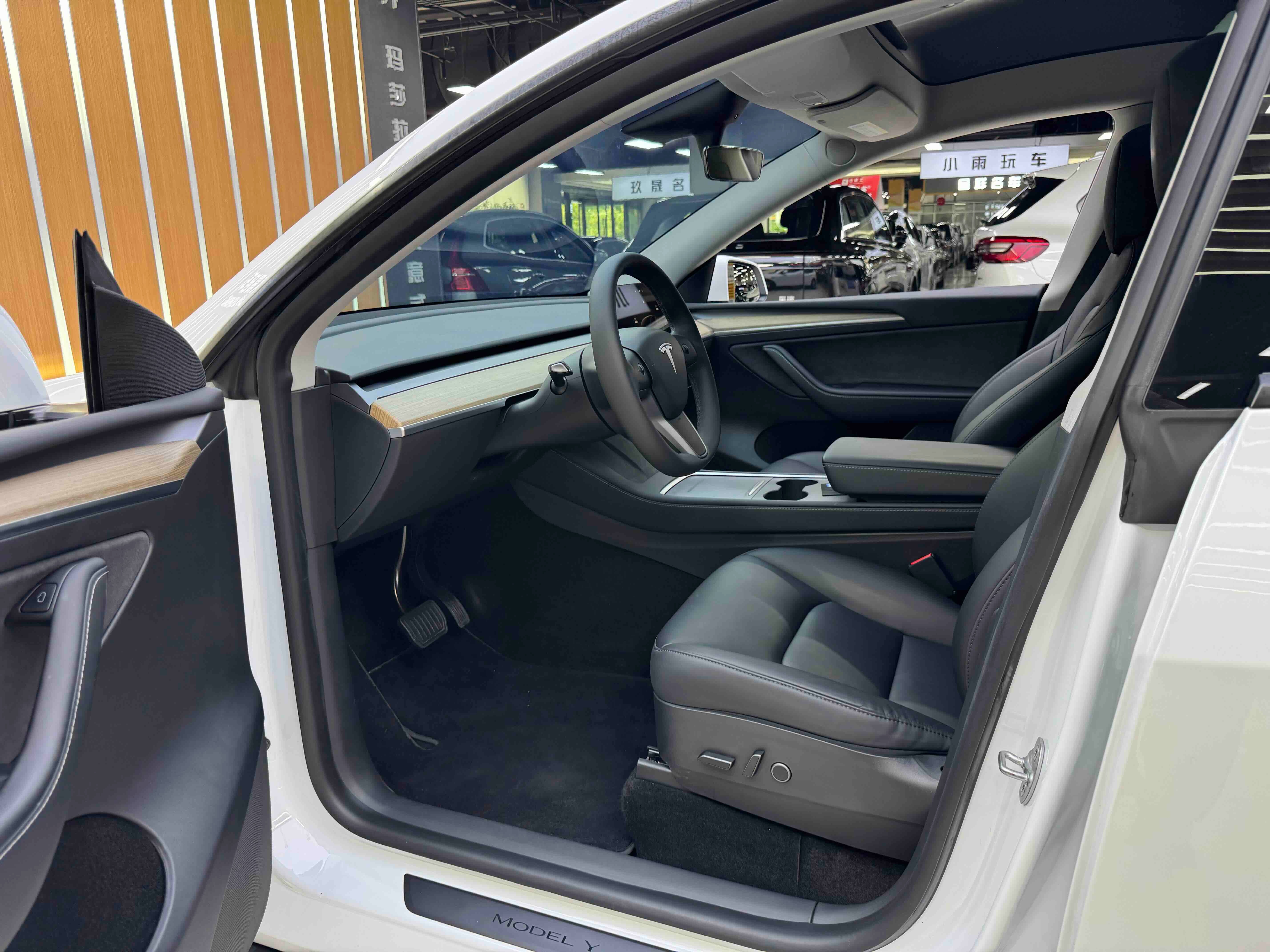 Tesla Model Y 2022 #5 Tesla Model Y 2022 car image #5