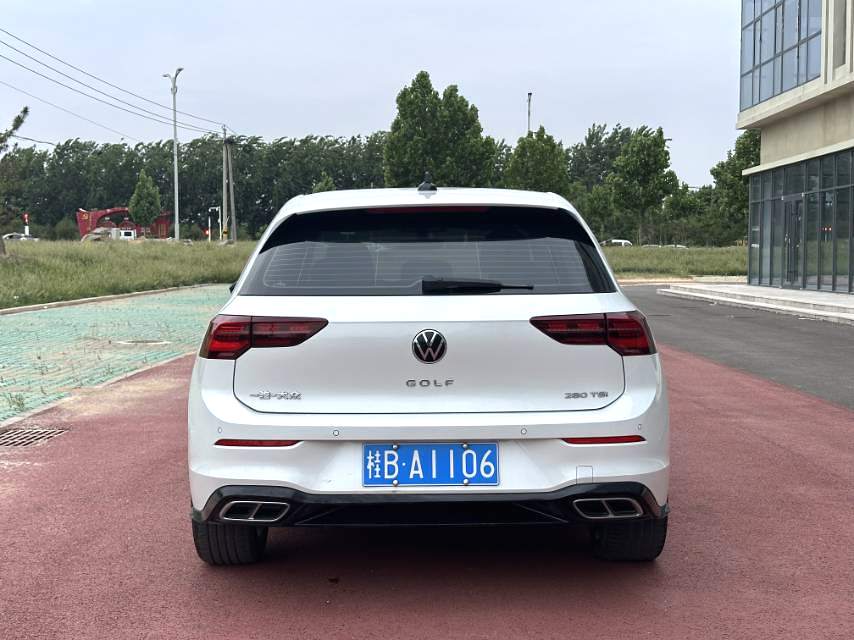 Volkswagen Golf 2023 car image #6