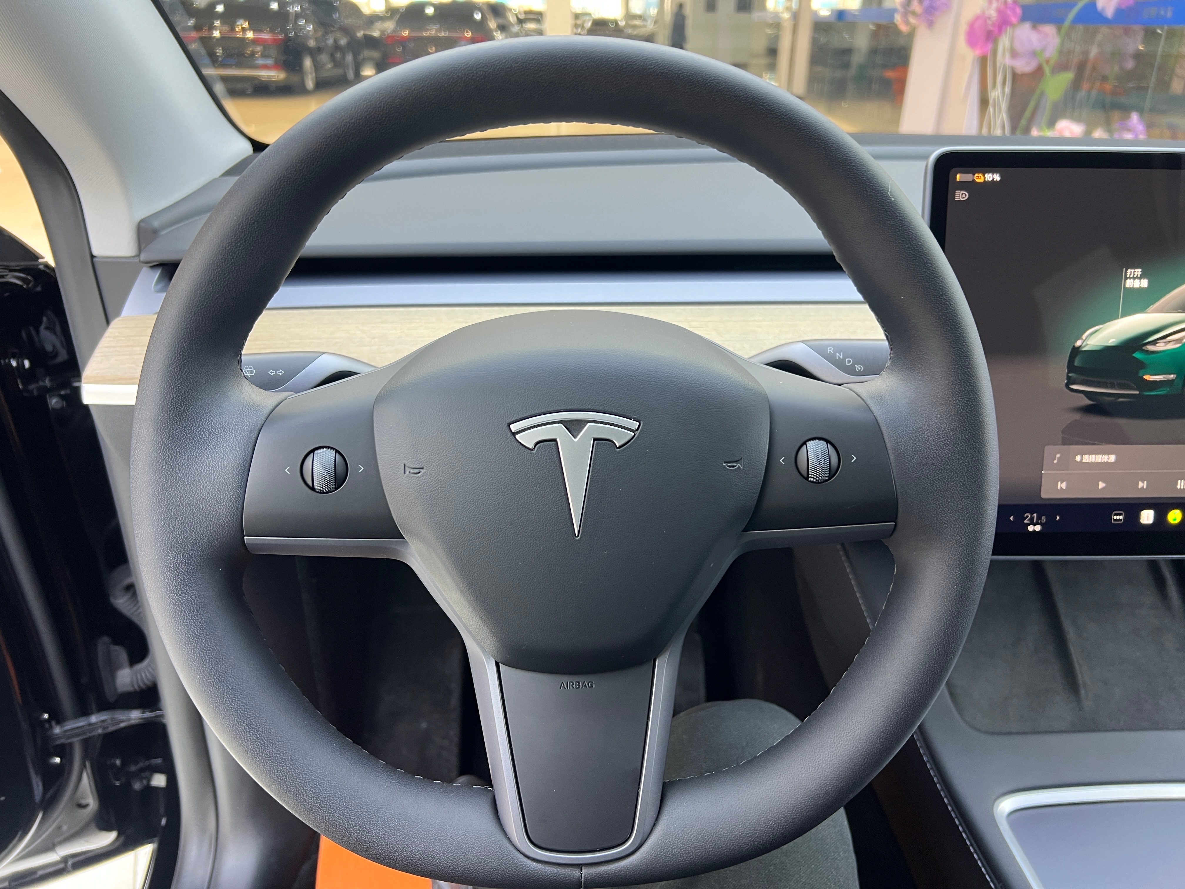 Tesla Model Y 2023 immagine di auto #8