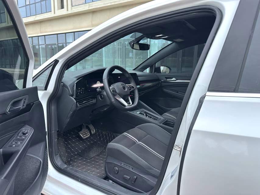 Volkswagen Golf 2023 car image #10