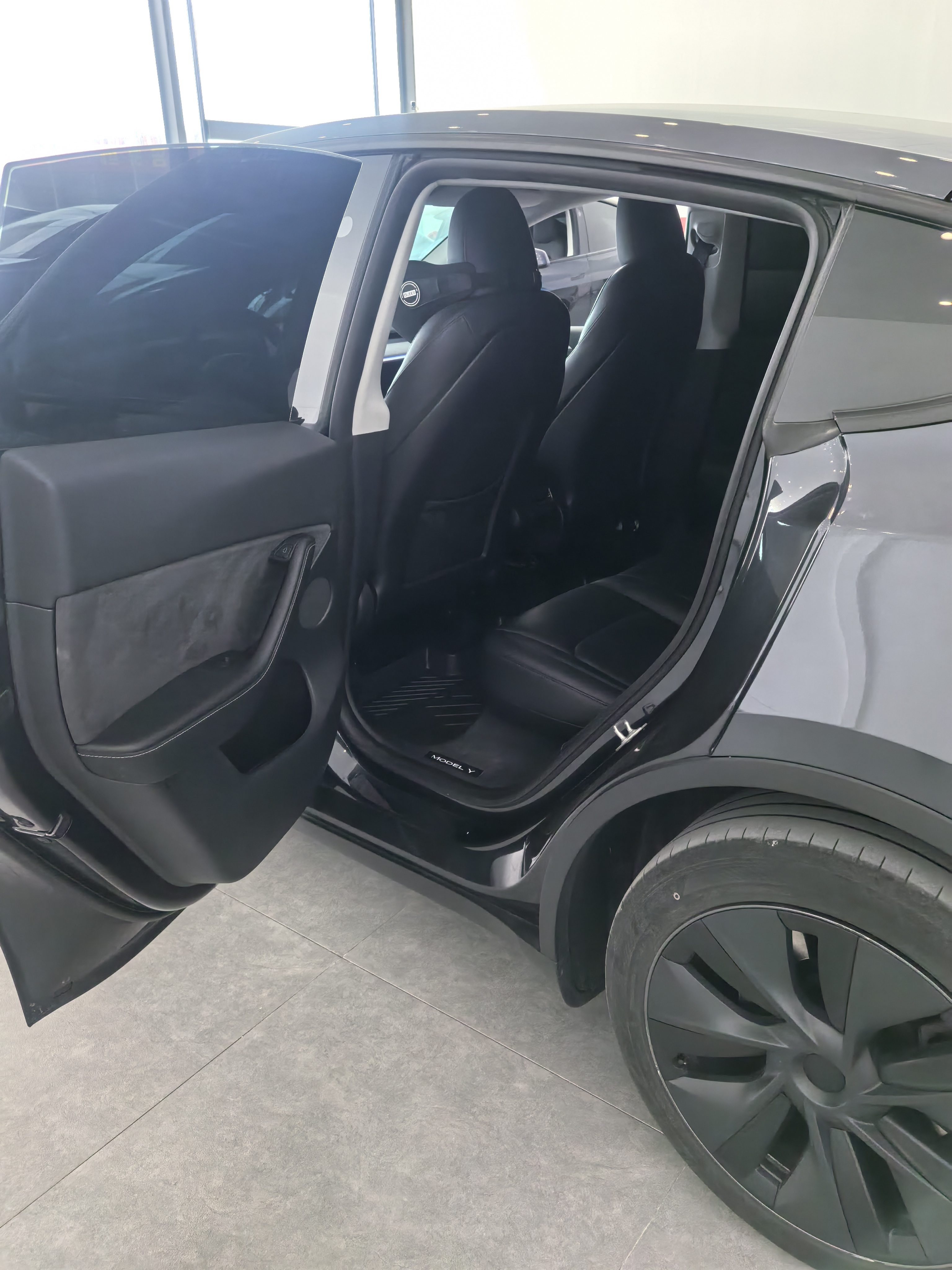Tesla Model Y 2024 car image #5