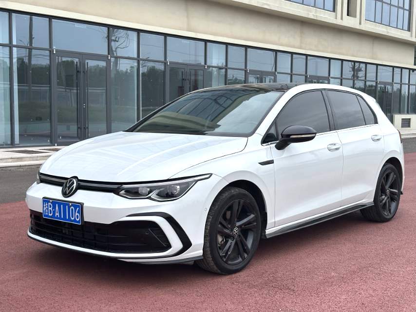 Volkswagen Golf 2023 car image #2