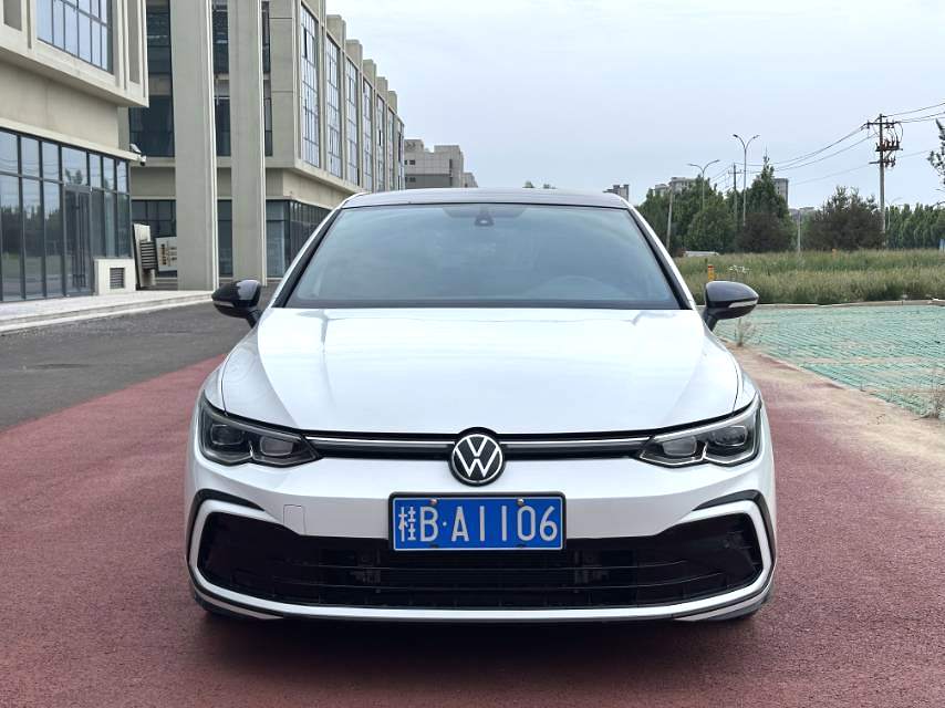 Volkswagen Golf 2023 car image #4