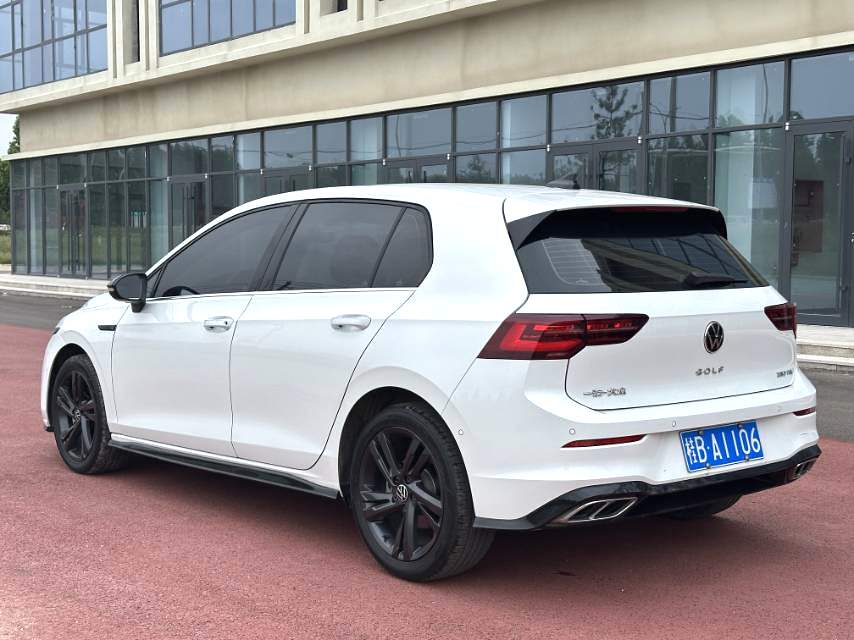 Volkswagen Golf 2023 car image #7
