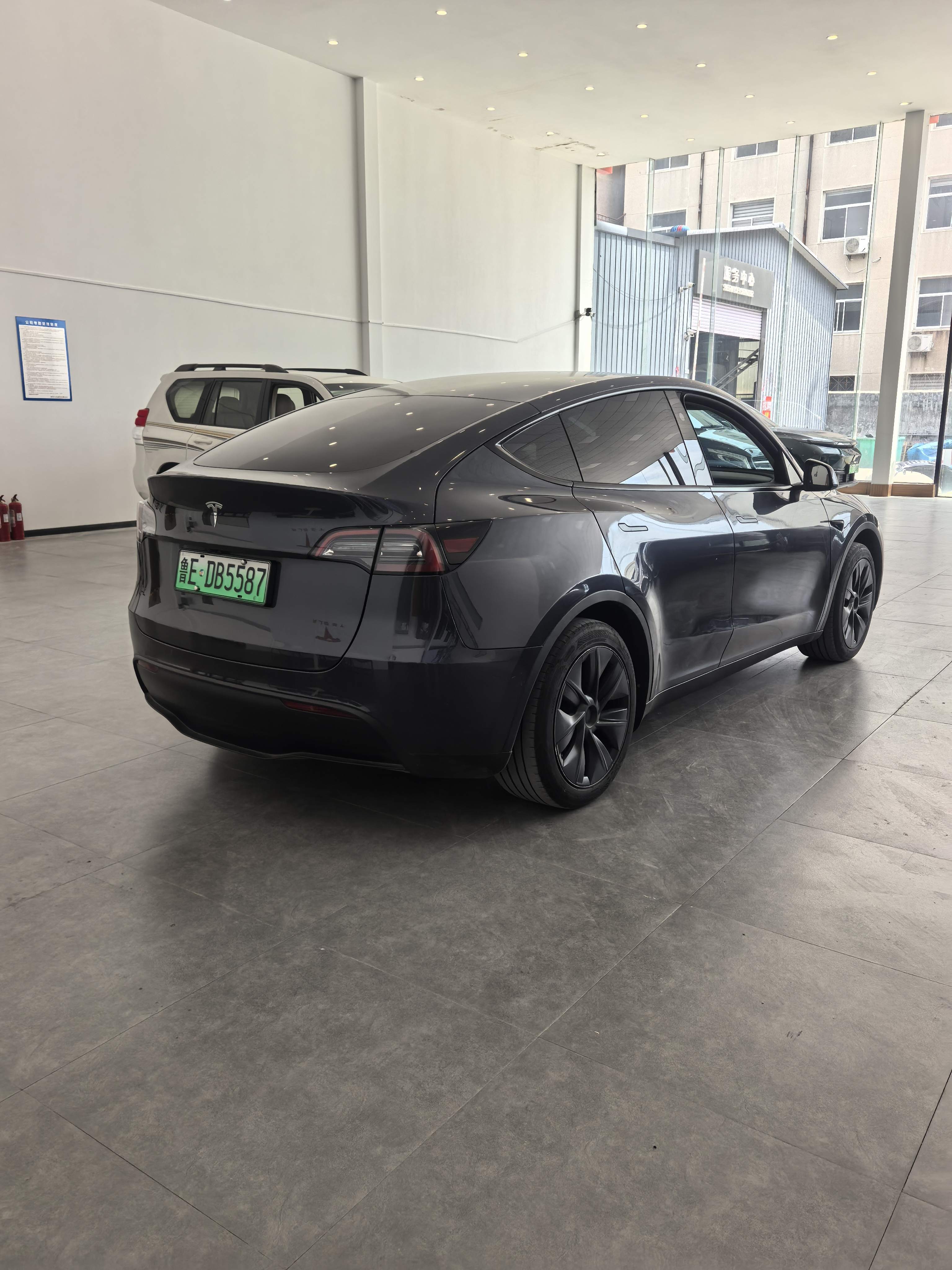 Tesla Model Y 2024 car image #7