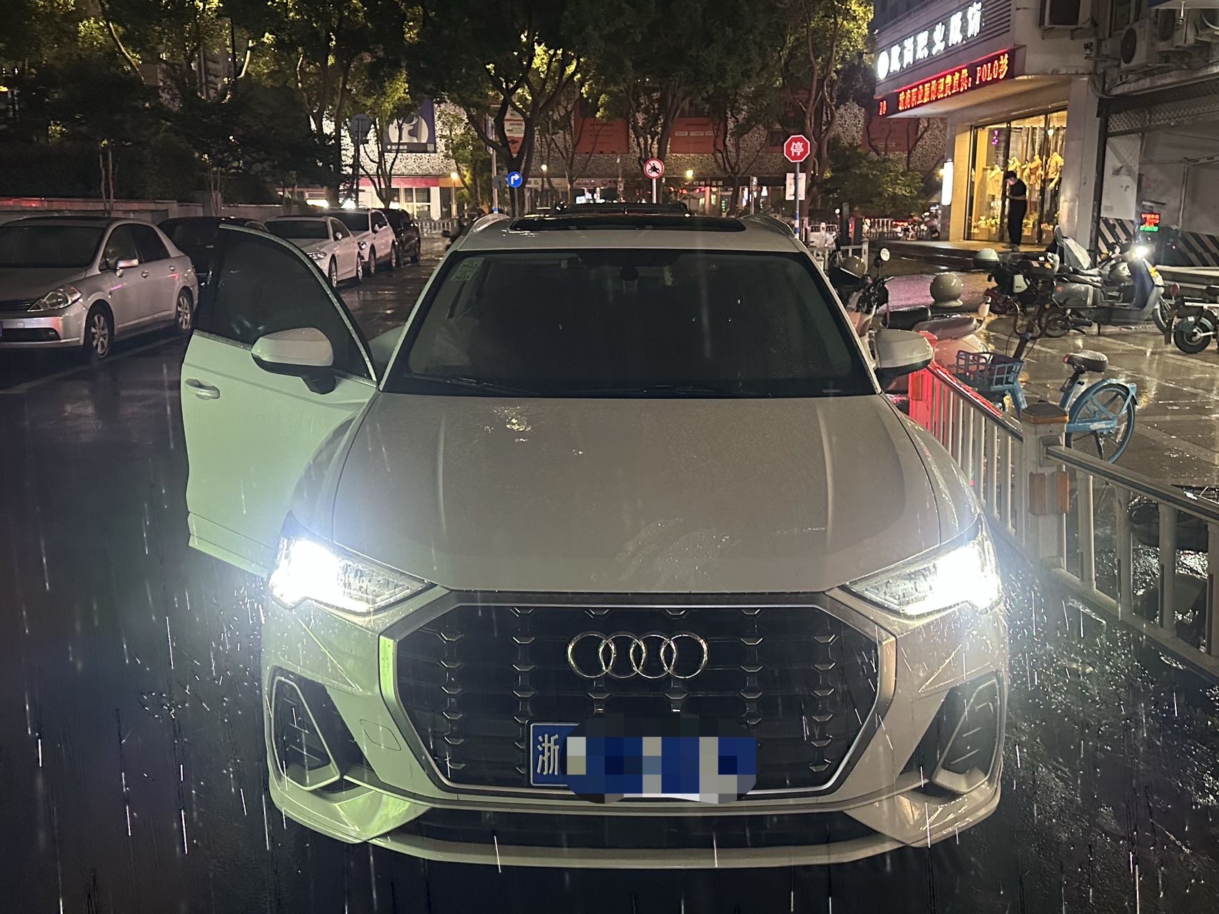 Audi Q3 2020 car image #4