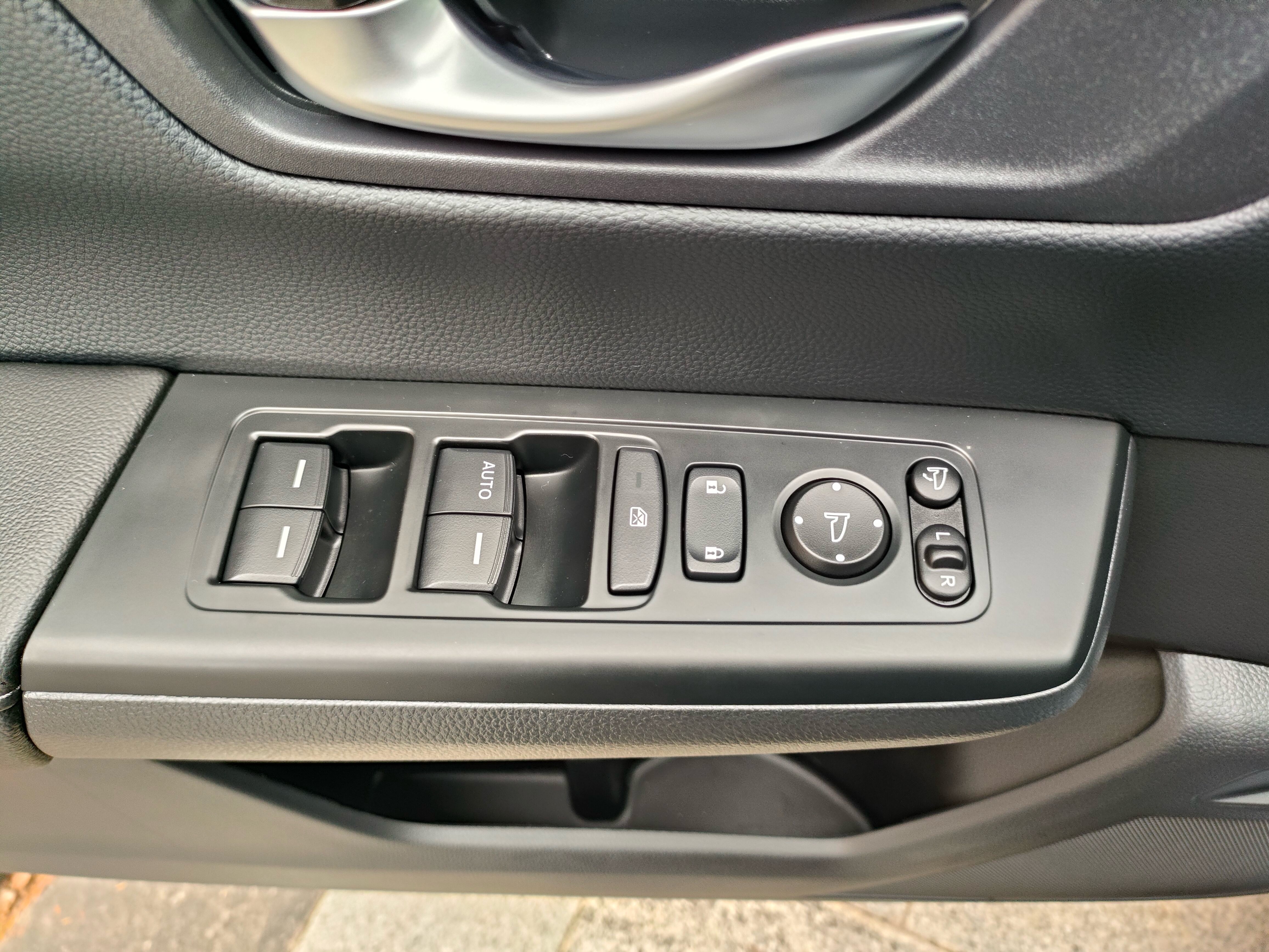 2023 car image #6