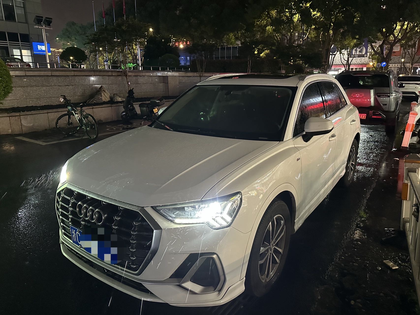 Audi Q3 2020 car image #2