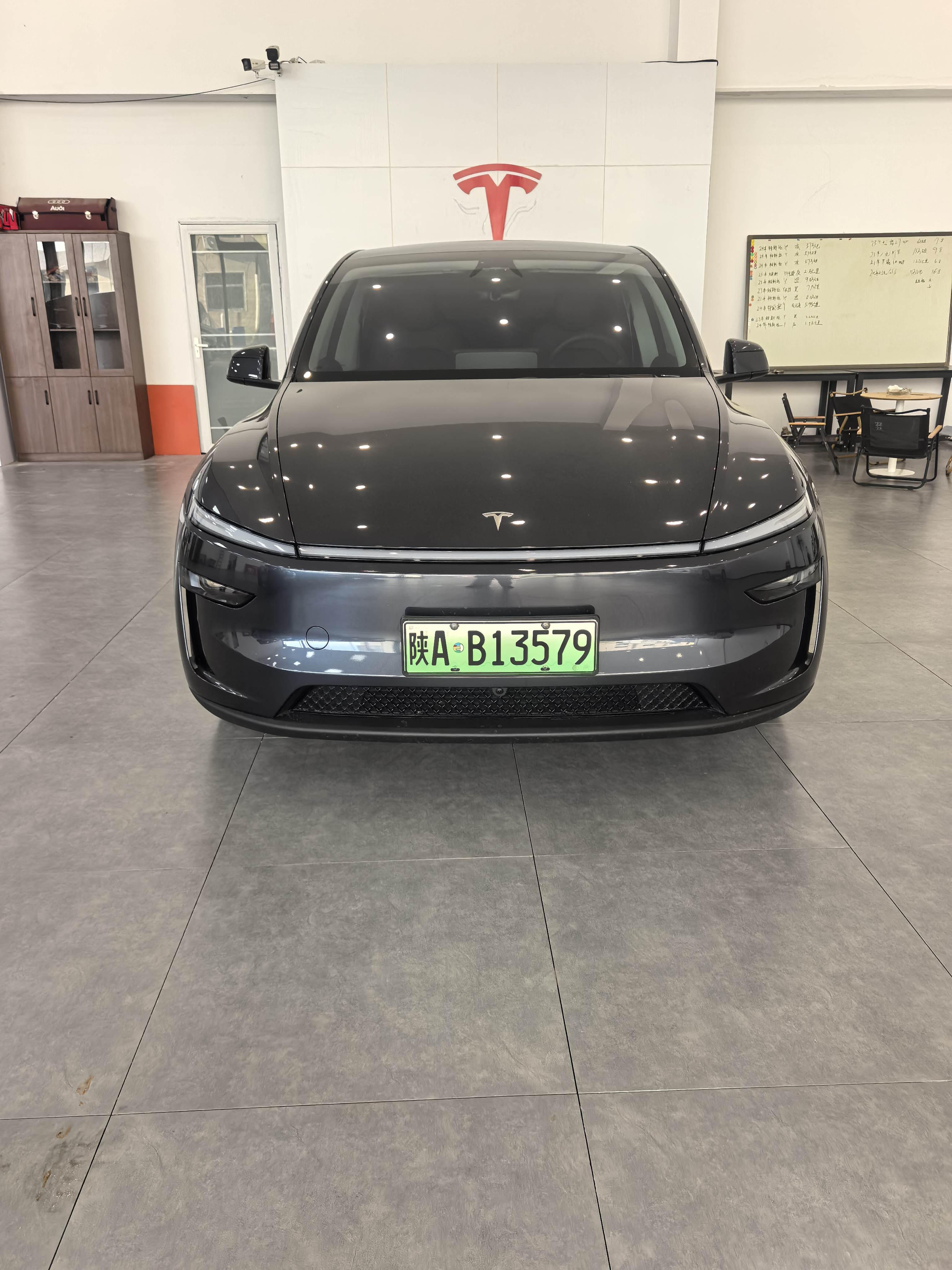 Tesla Model Y 2025 car image #4