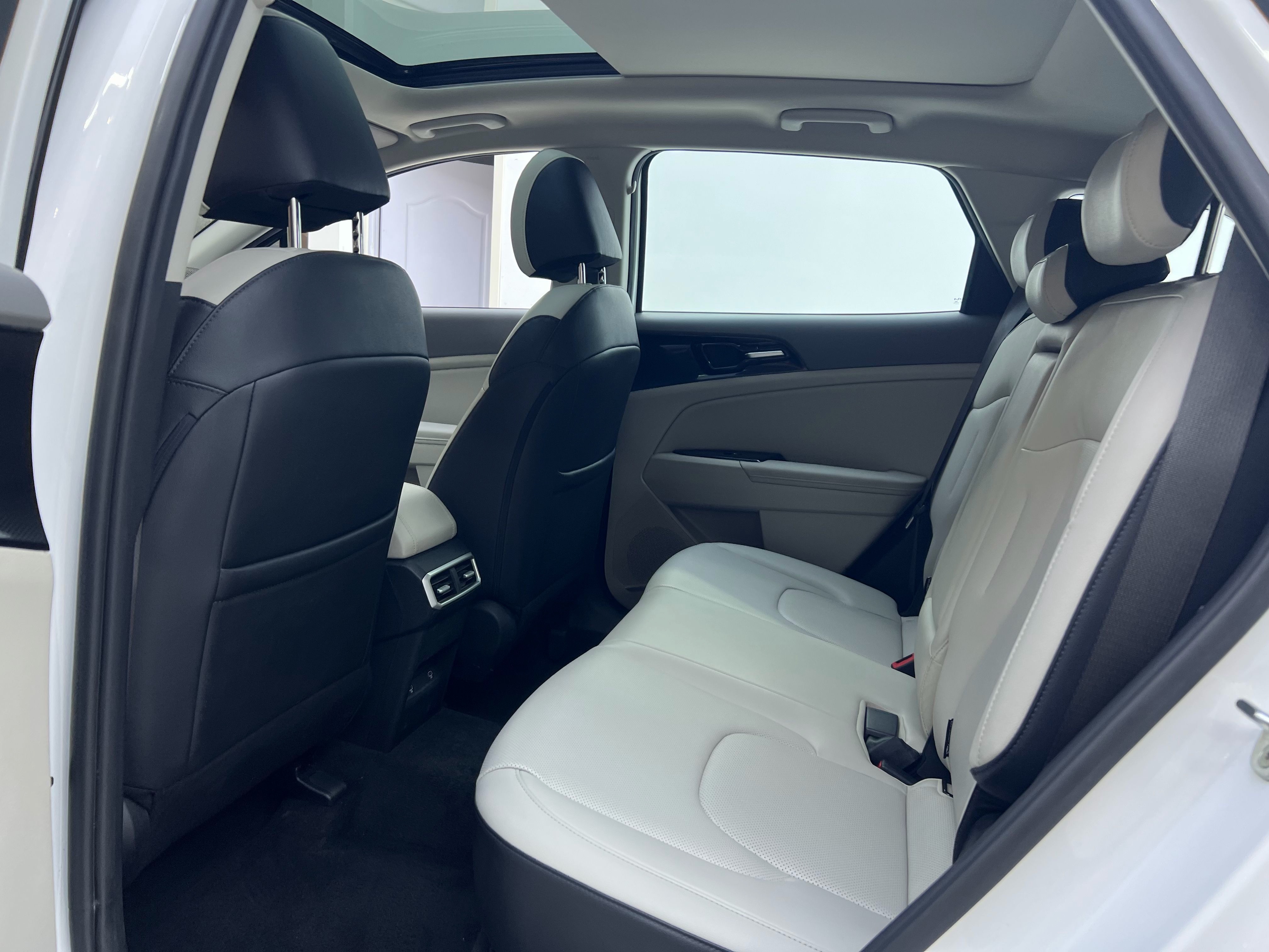 Kia Sportage 2023 car image #8
