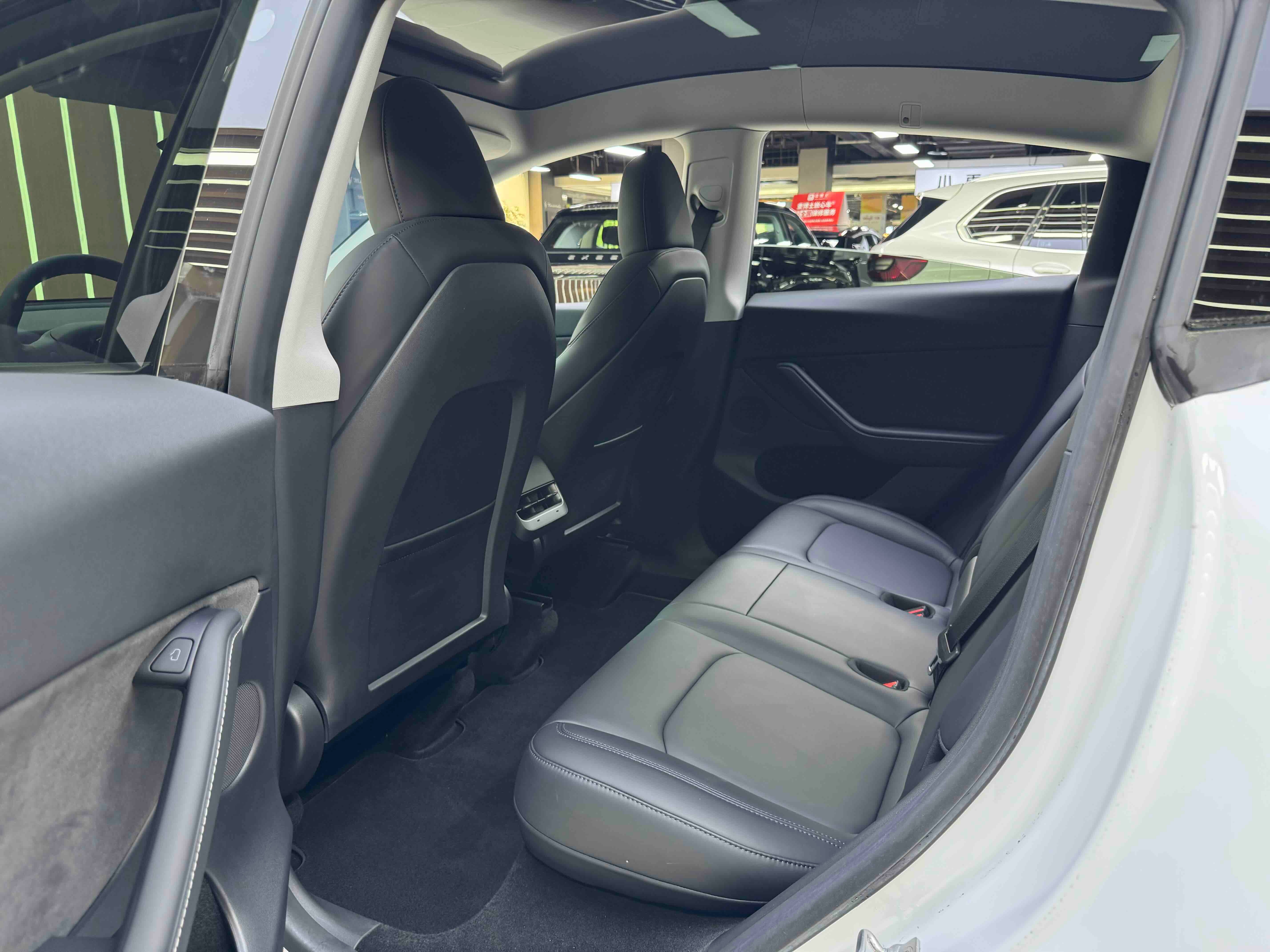 Tesla Model Y 2022 #9 Tesla Model Y 2022 car image #9
