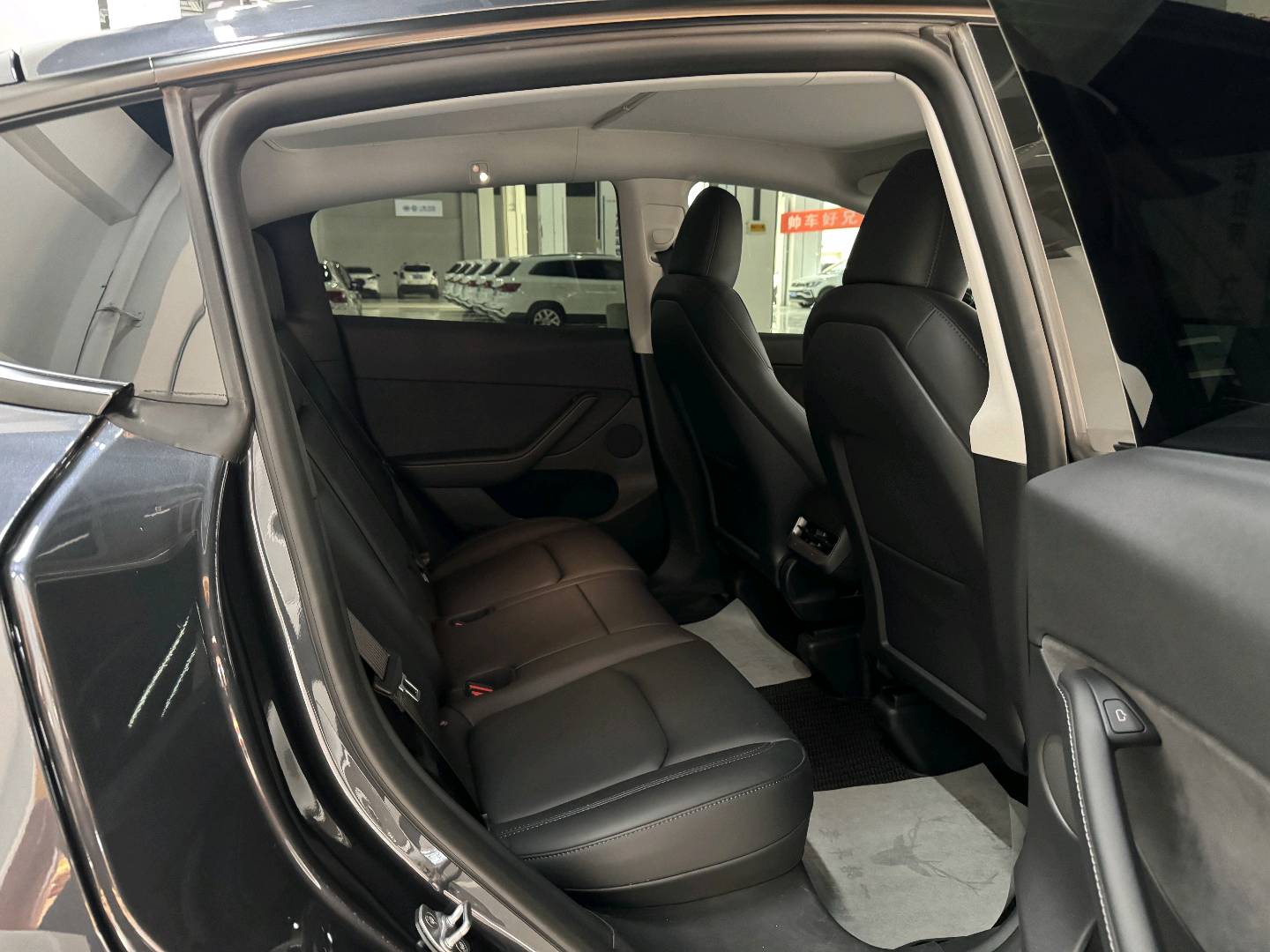 Tesla Model Y 2025 car image #8