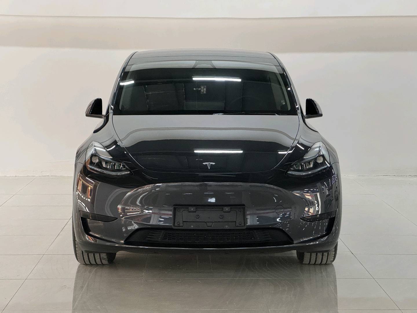 Tesla Model Y 2025 car image #4