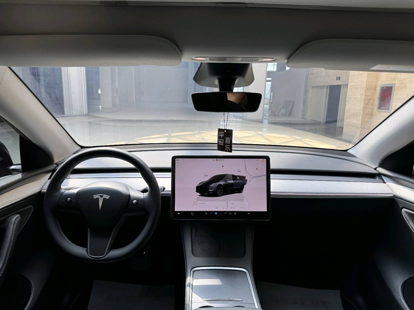 Tesla Model Y 2025 car image #6