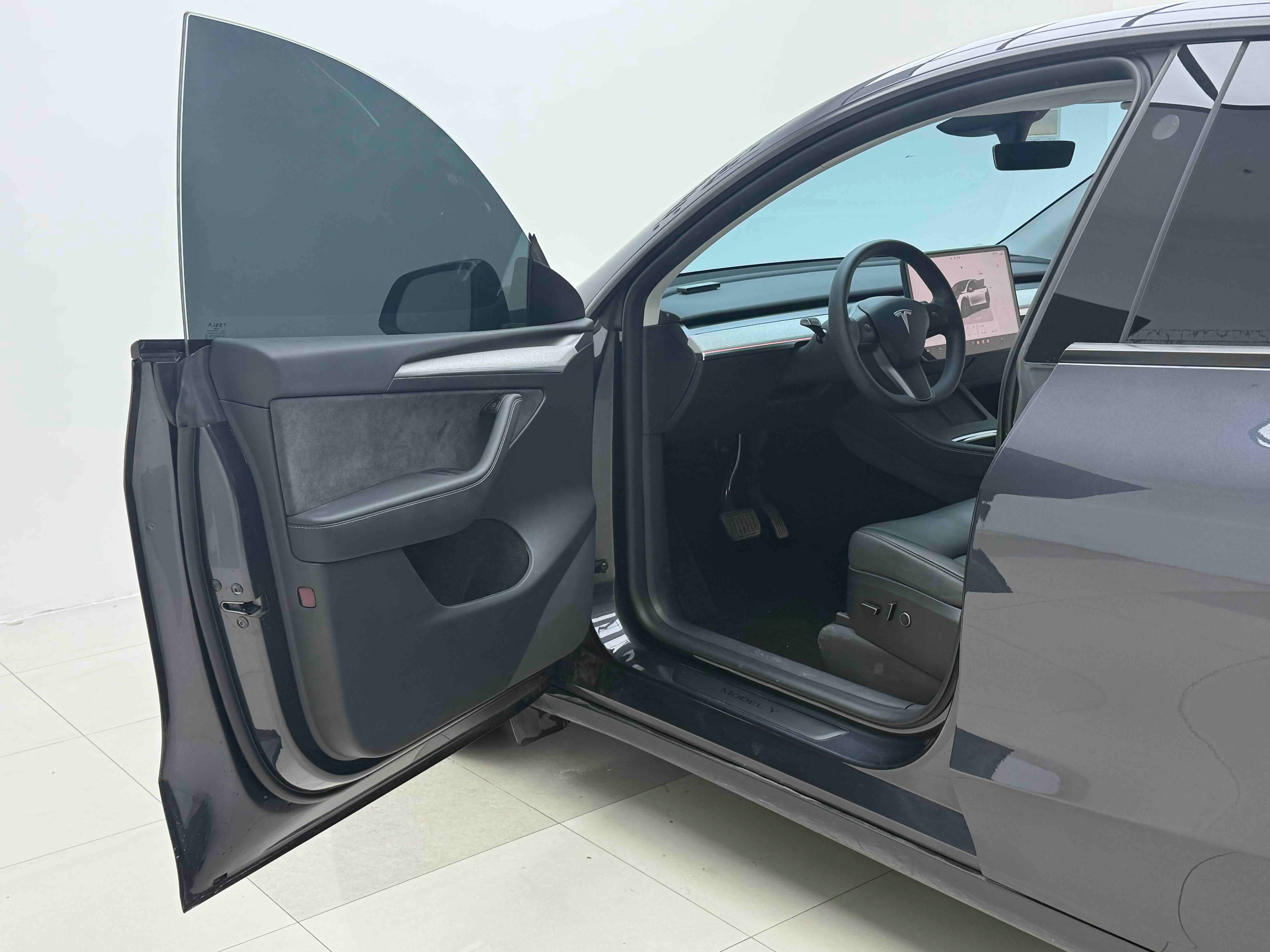 Tesla Model Y 2024 car image #6